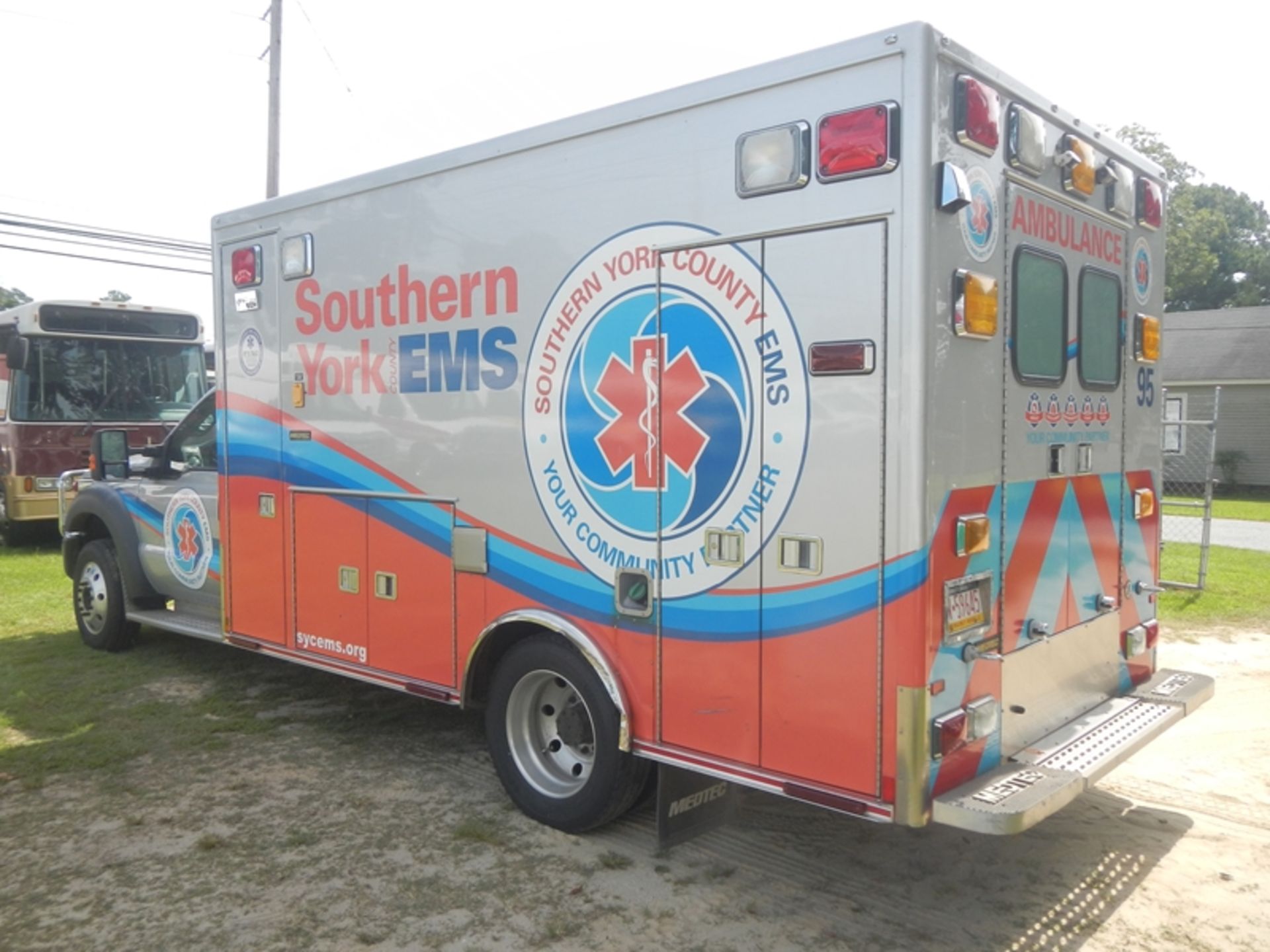 2011 FORD F-450 XLT Type I Ambulance - Image 4 of 6