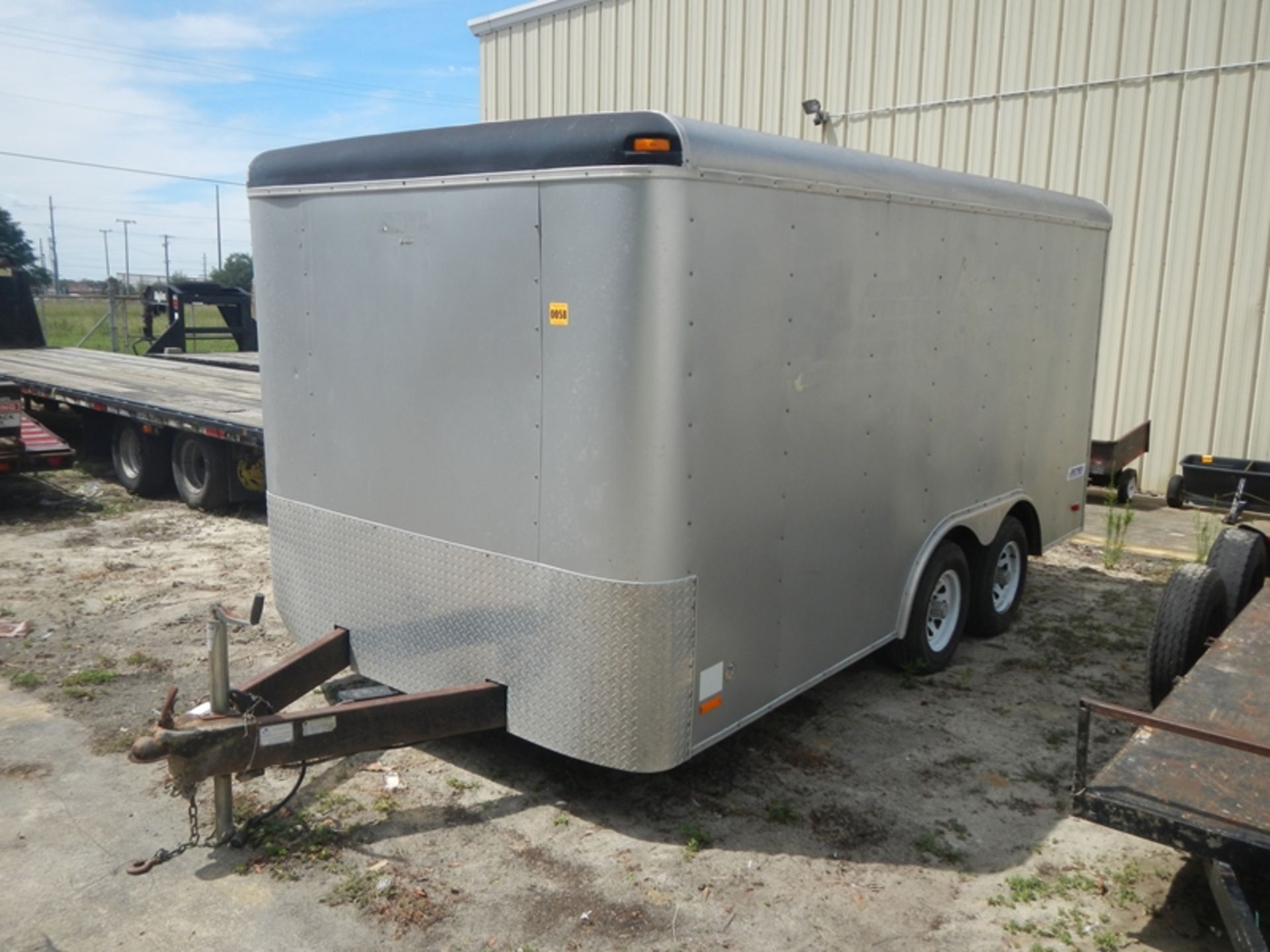 2007 PACE AMERICAN 14' dual axle enclosed trailer 4FPUB14277G115283 top vent in roof needs to be r