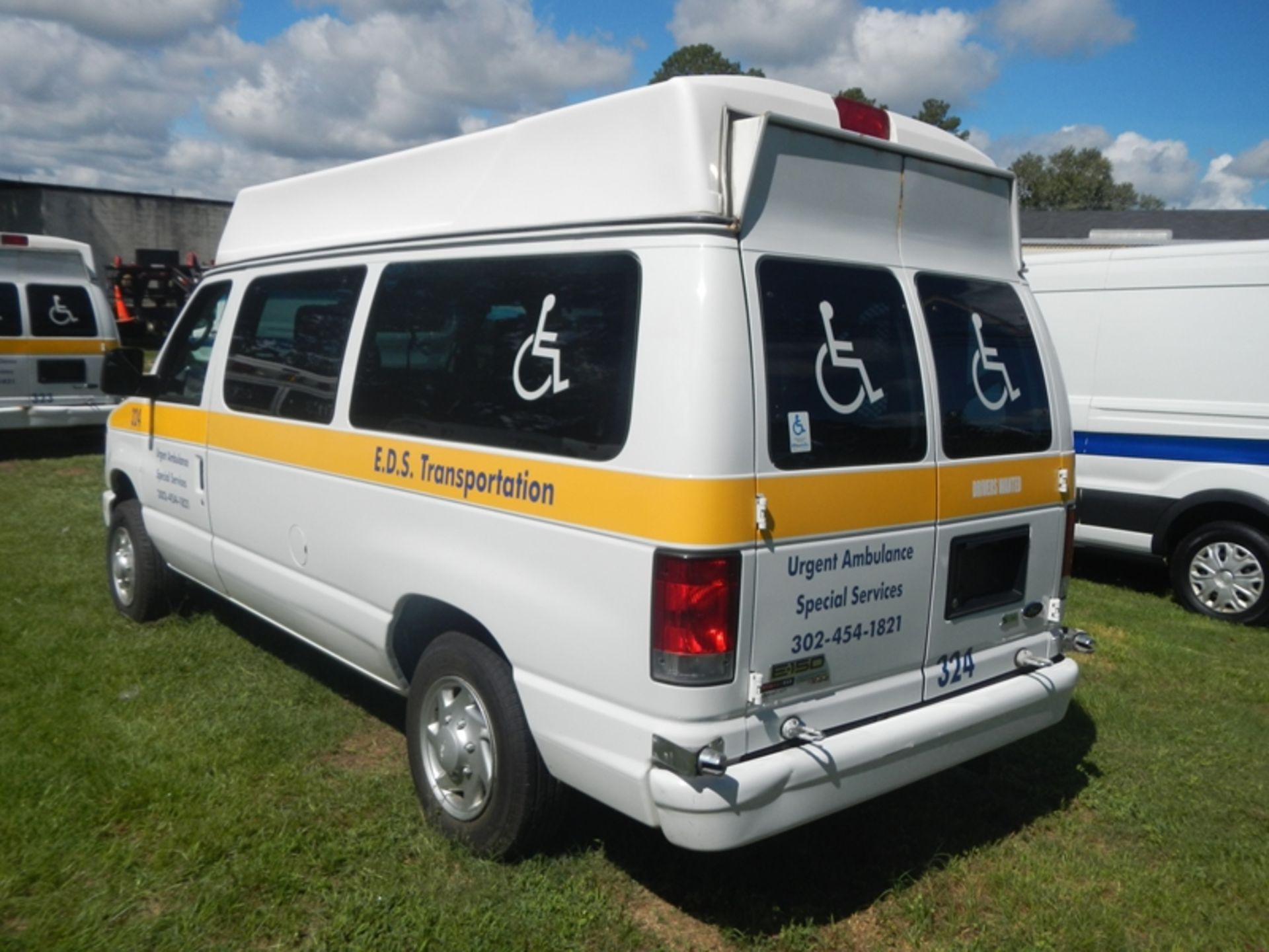 2014 FORD E-150 wheelchair van, gas 190,838 miles - VIN: 1FTNE1EW7EDA97515 - Image 4 of 7