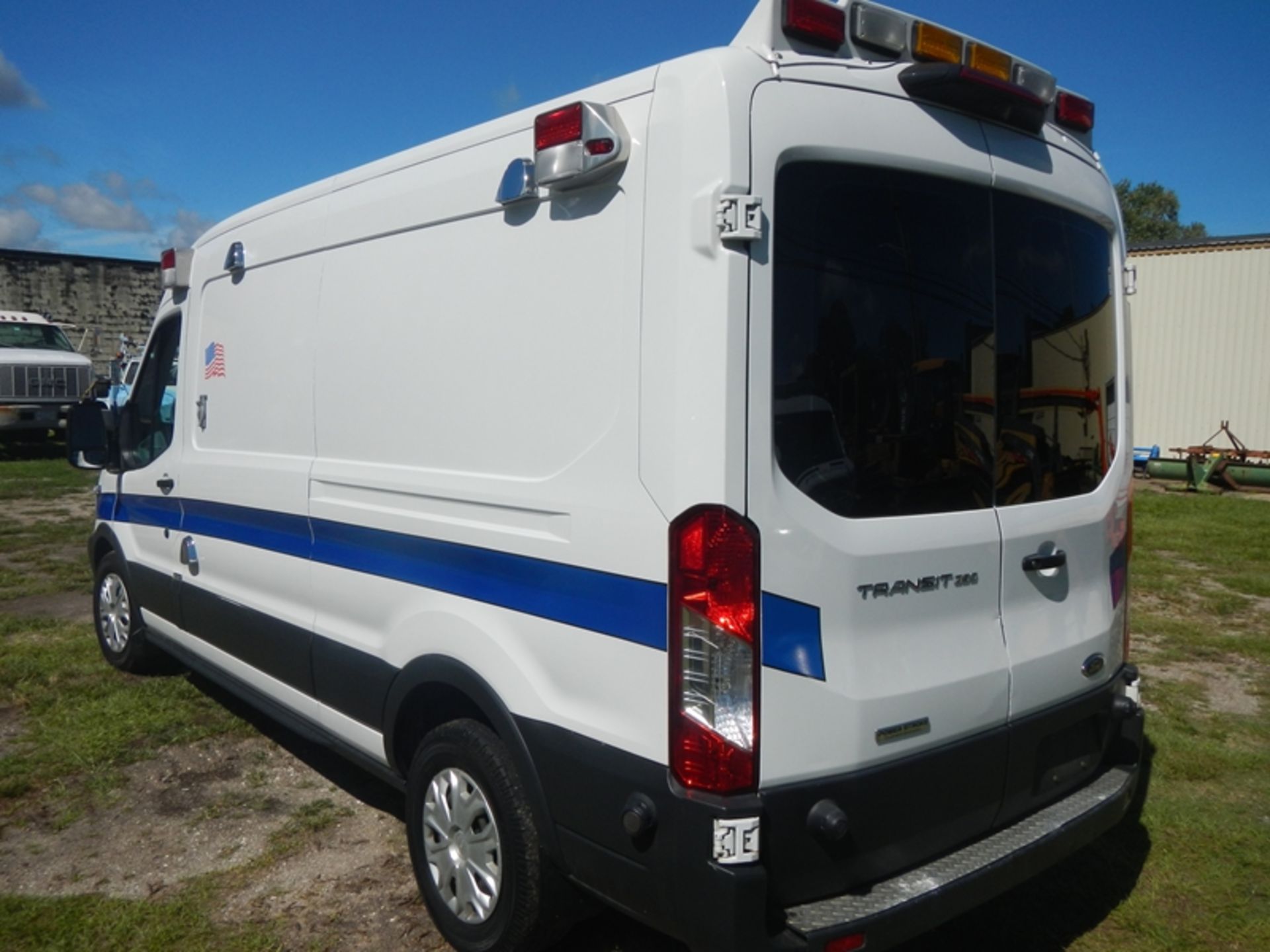 2018 FORD Transit 350 AMBULANCE - PowerStroke dsl 149,231 miles - VIN: 1FDBW2CV8JKB23086 - Image 4 of 7