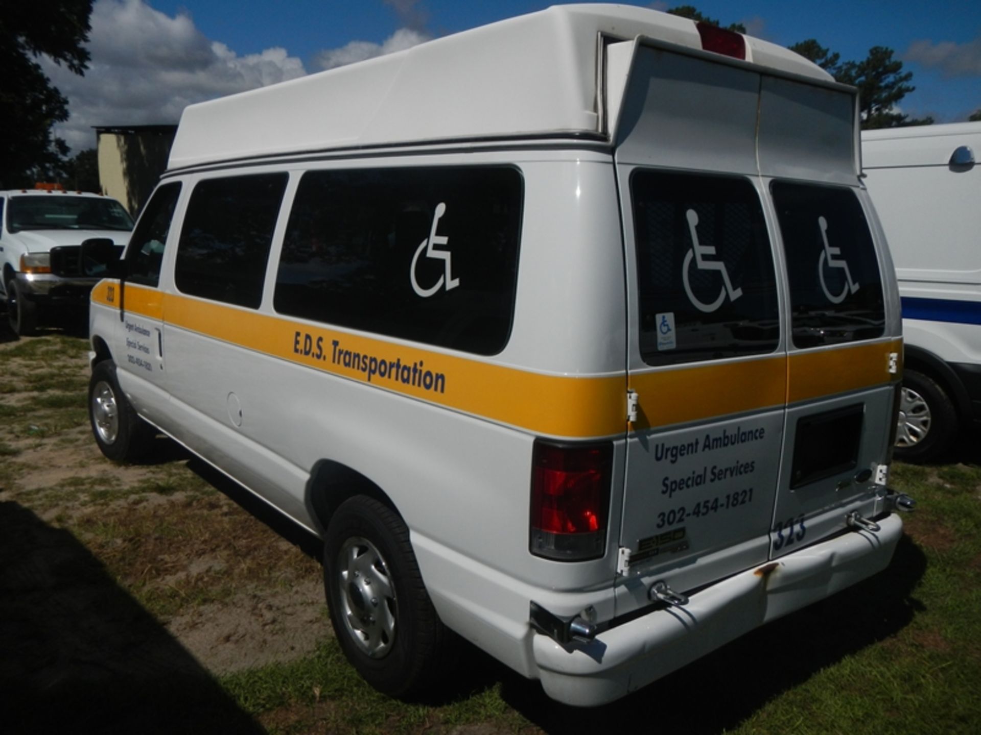 2014 FORD E-150 wheelchair van, gas 182,328 miles - VIN: 1FTNE1EW5EDA97514 - Image 4 of 7