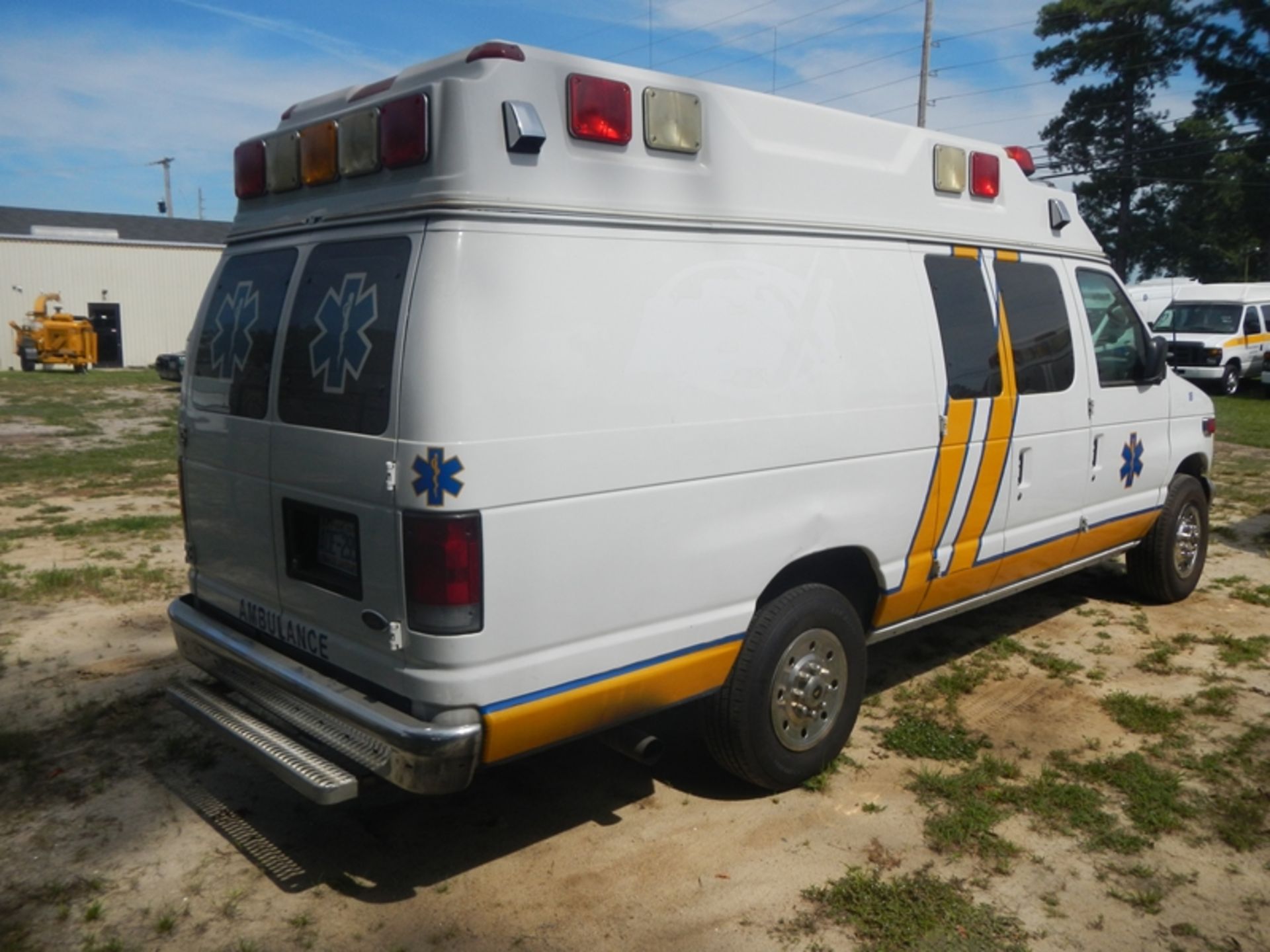 2001 FORD E-350 Super Duty Type II Ambulance, 7.3 diesel - 248,021 miles - 1FDSS34F51HA84186 - Image 4 of 6
