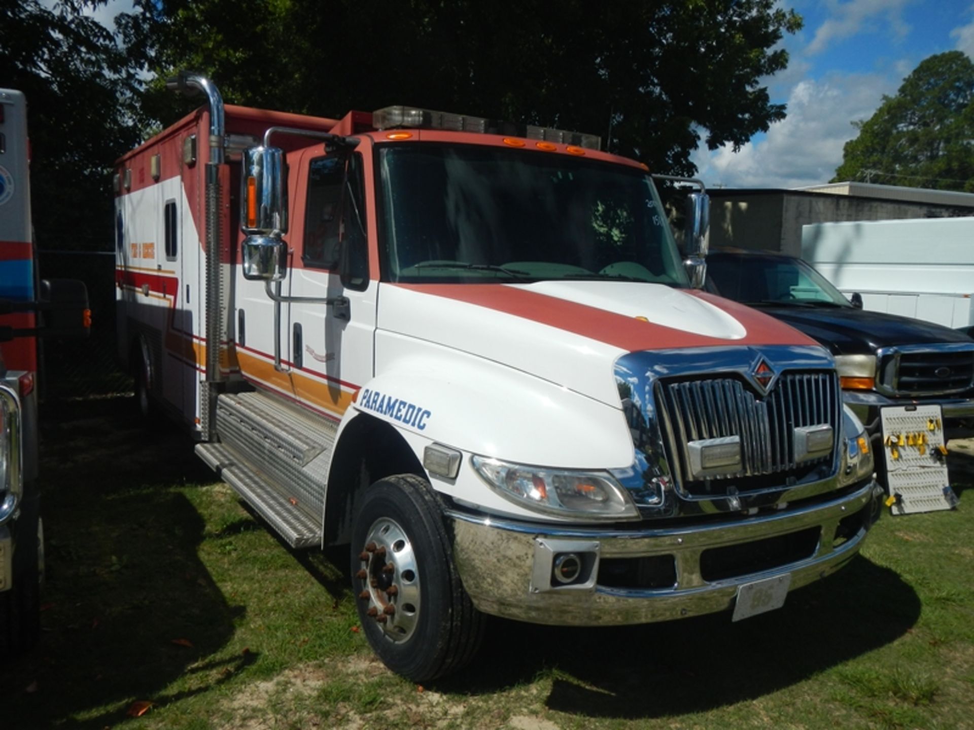 2008 INTERNATIONAL 4300 crew cab Medium Duty Amb Horton body, Maxxforce diesel - 151,292 miles - - Image 2 of 7