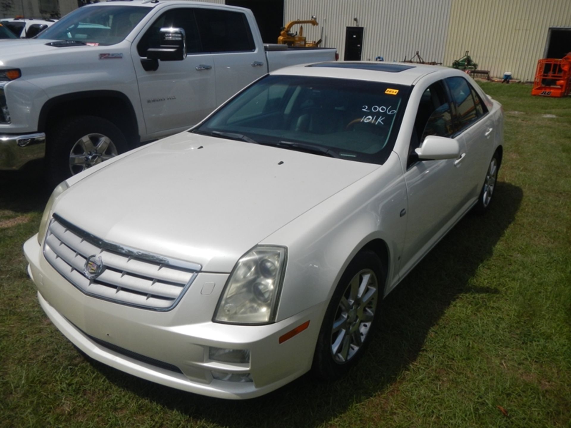 2006 CADILLAC DTS 4-door sedan wrecked wrecked on passenger side, 101,135 miles- 1G6DC67A360220772