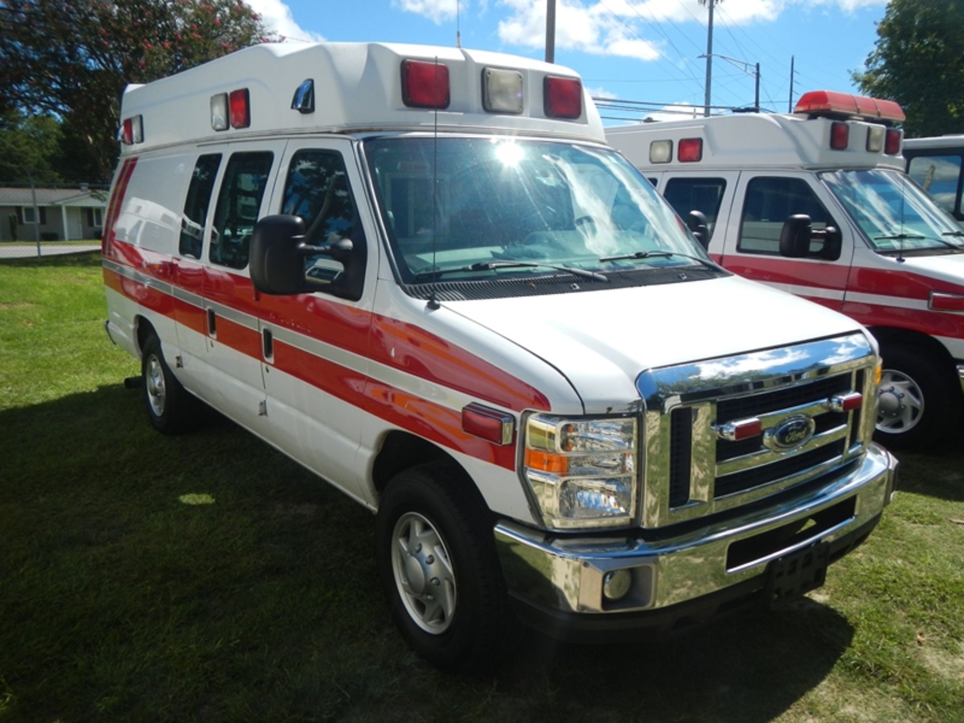 2010 FORD E-350 Super Duty Type II Ambulance, dsl 248,059 miles - VIN: 1FDSS3EP8ADA23977 - Image 2 of 6