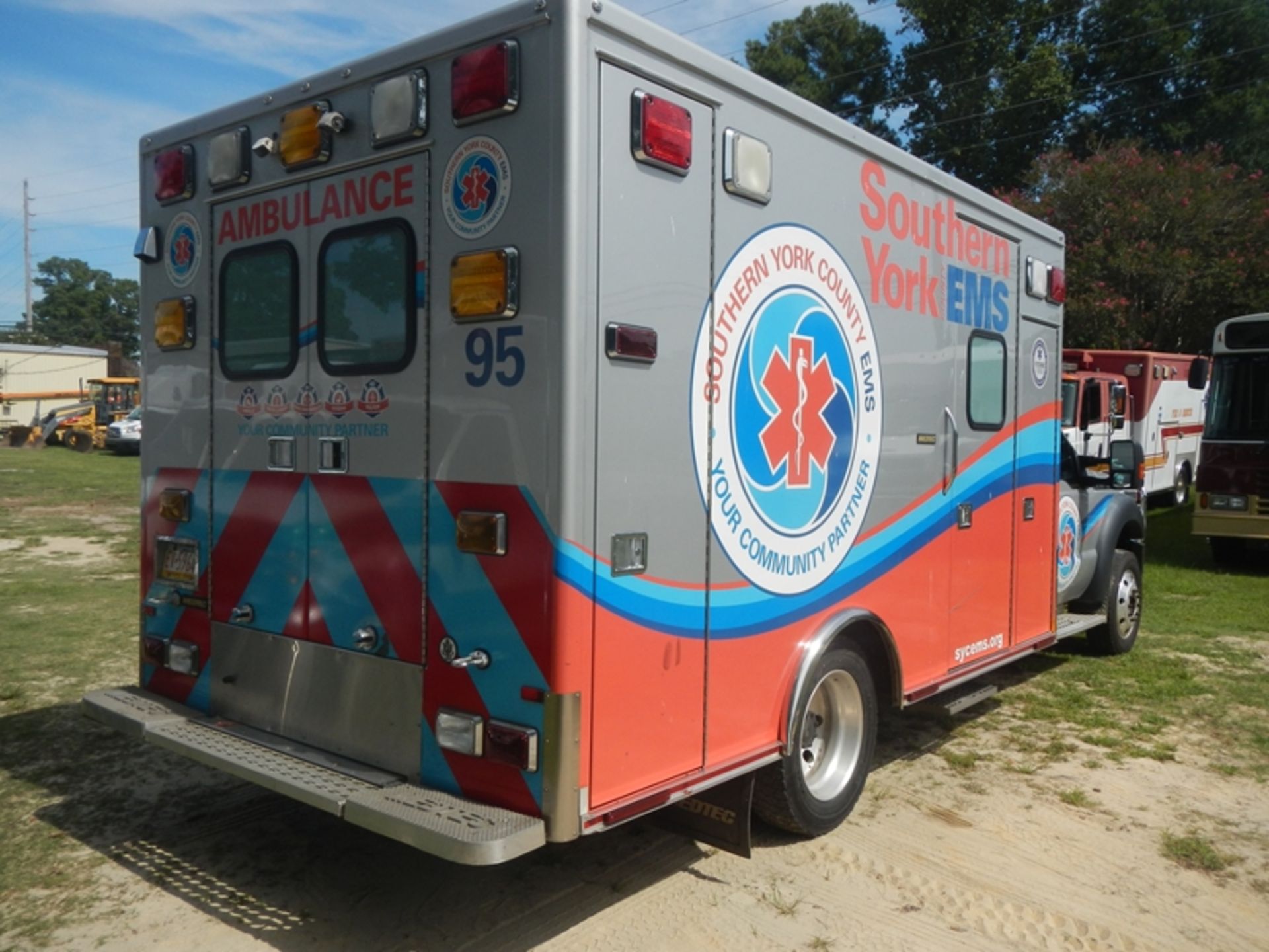 2011 FORD F-450 XLT Type I Ambulance - Image 3 of 6