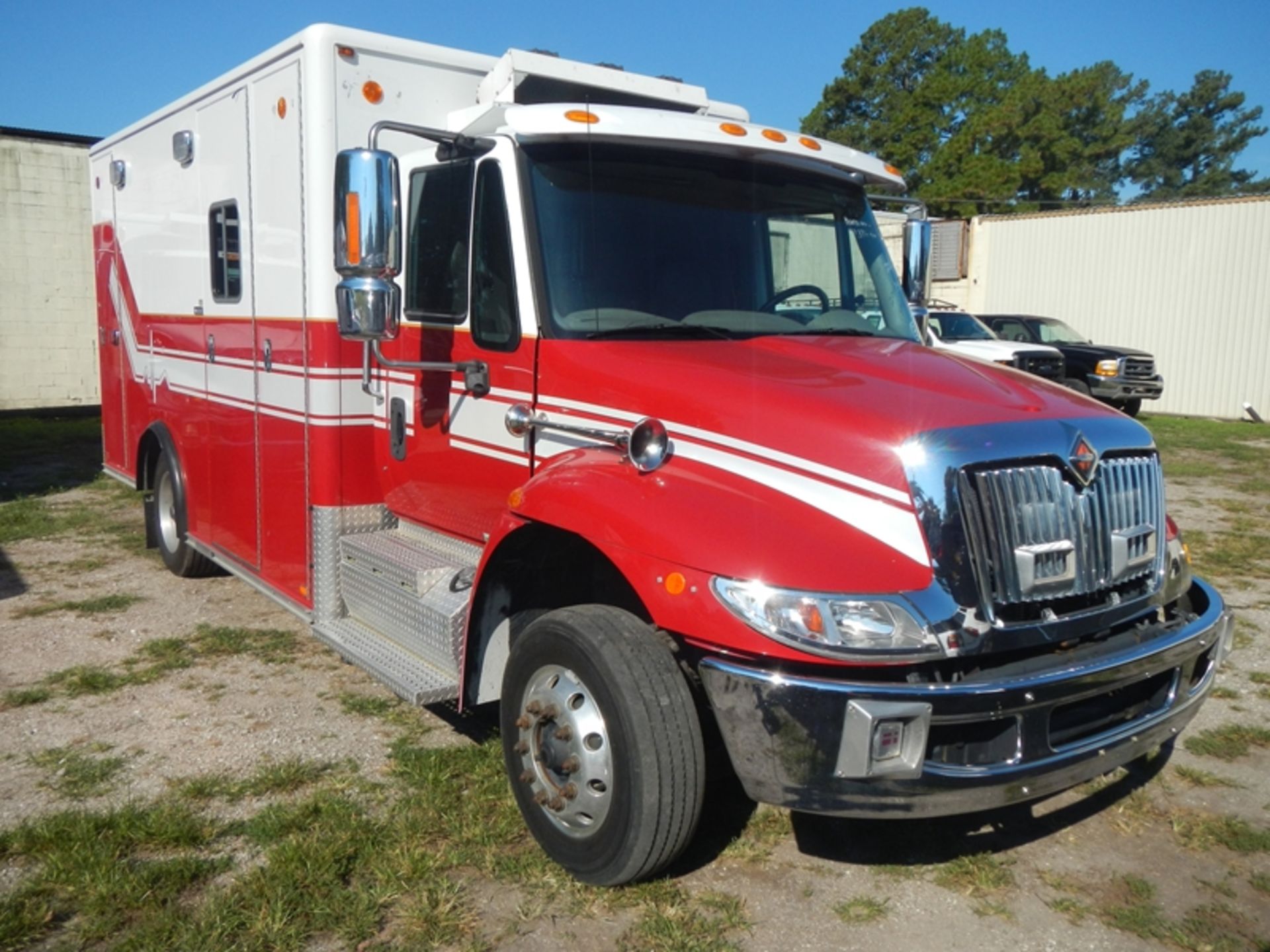 2012 INTERNATIONAL 4000 Medium Duty ambulance 159,900 miles - 1HTMNAAL8CH138069 - Image 2 of 6