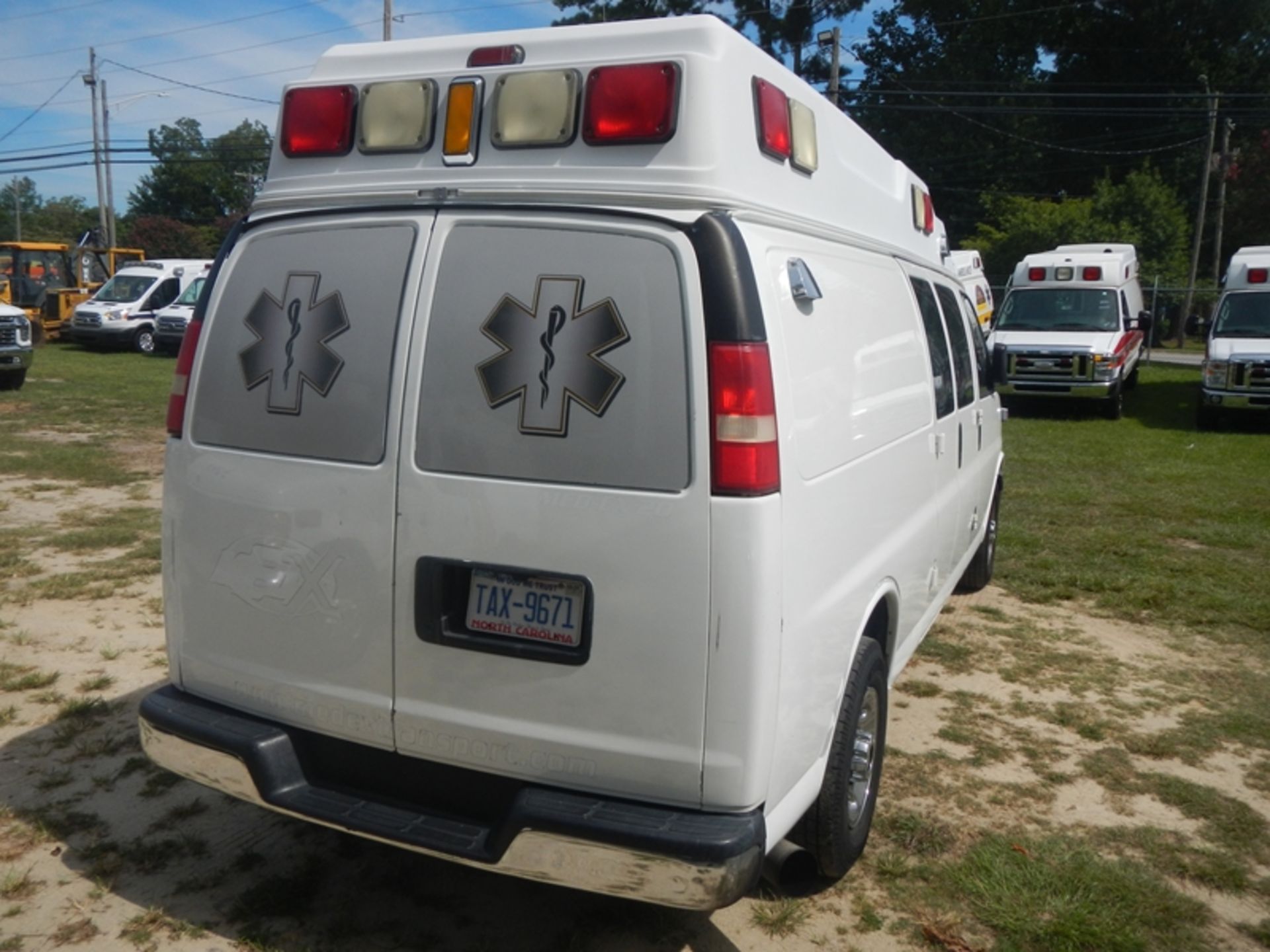 2009 CHEVROLET G-3500 Type II Ambulance dsl 228,280 miles - 1GBHG396291168385 - Image 3 of 6