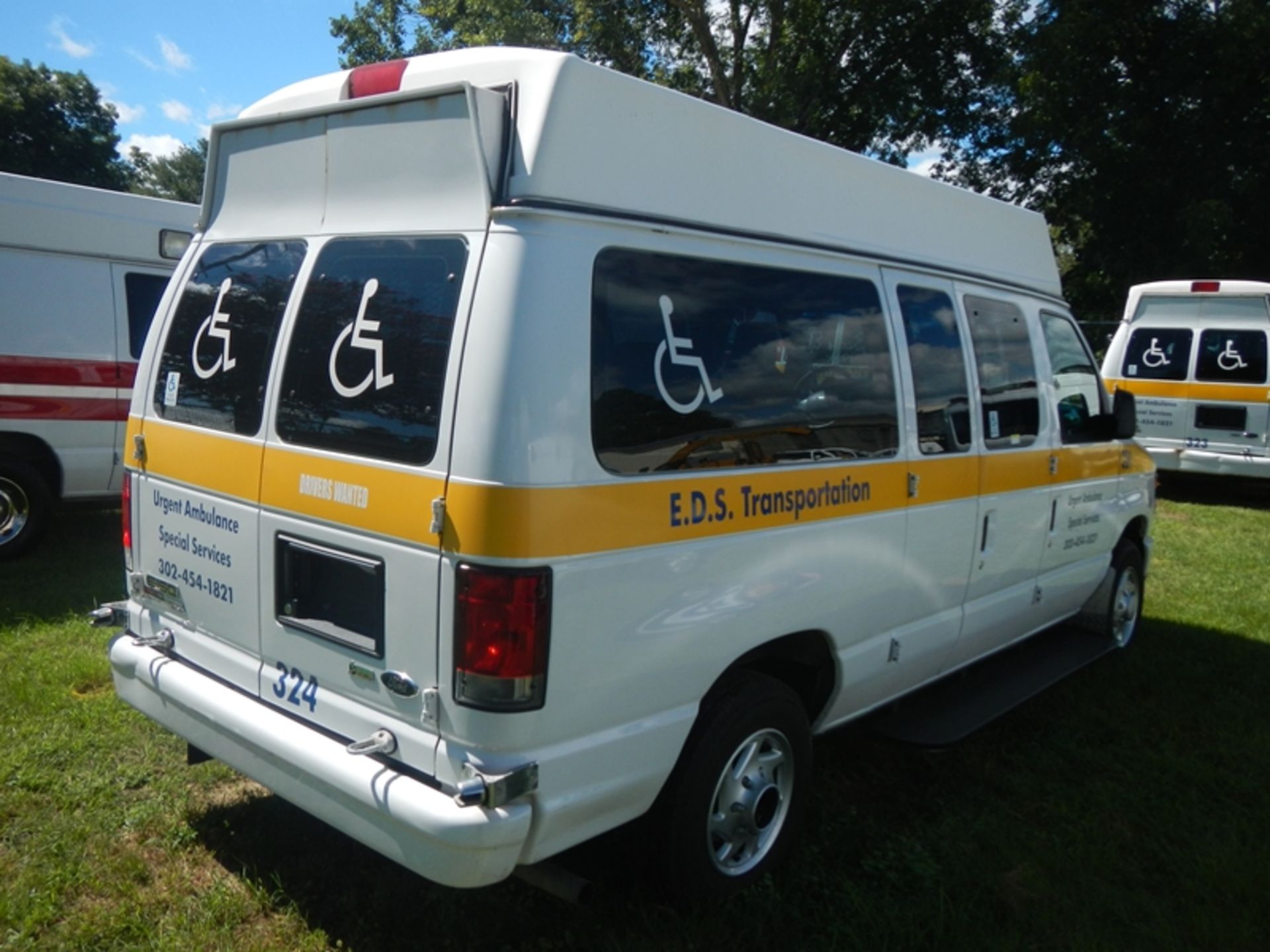 2014 FORD E-150 wheelchair van, gas 190,838 miles - VIN: 1FTNE1EW7EDA97515 - Image 3 of 7