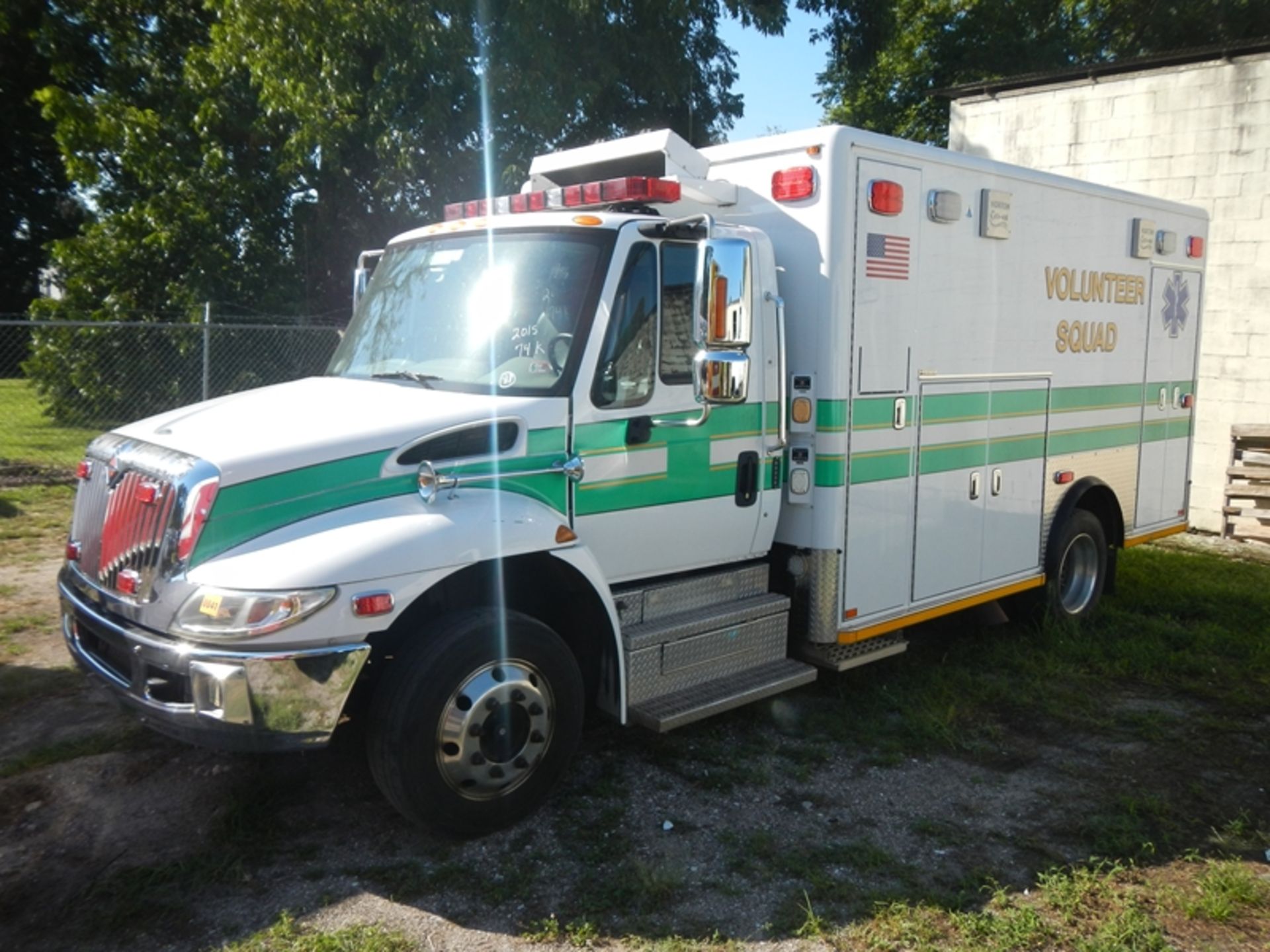 2015 INTERNATIONAL 4000 Medium Duty ambulance 75,000 miles - 1HTMYSKM9FH525657