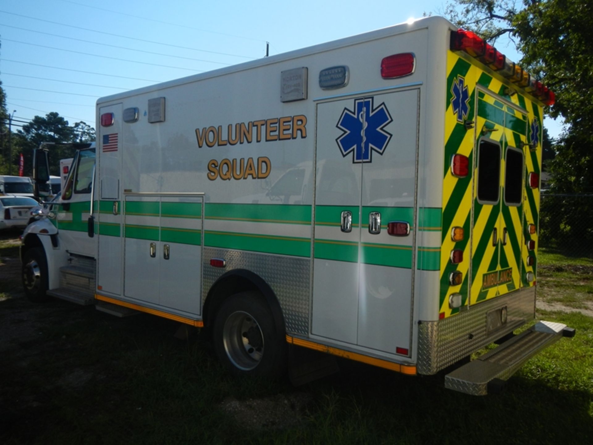 2015 INTERNATIONAL 4000 Medium Duty ambulance 75,000 miles - 1HTMYSKM9FH525657 - Image 4 of 6