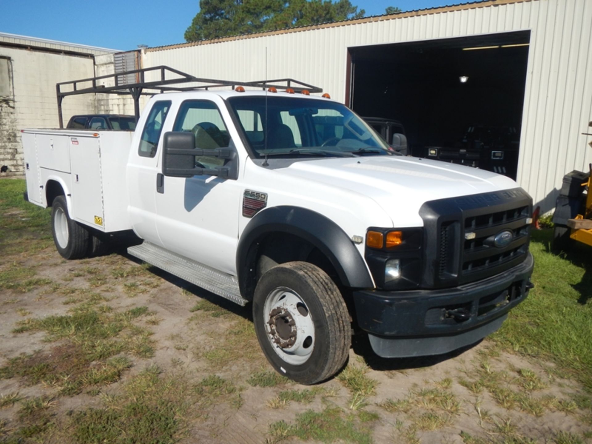 2008 Ford F550 6.0 dsl utility body - Image 2 of 7