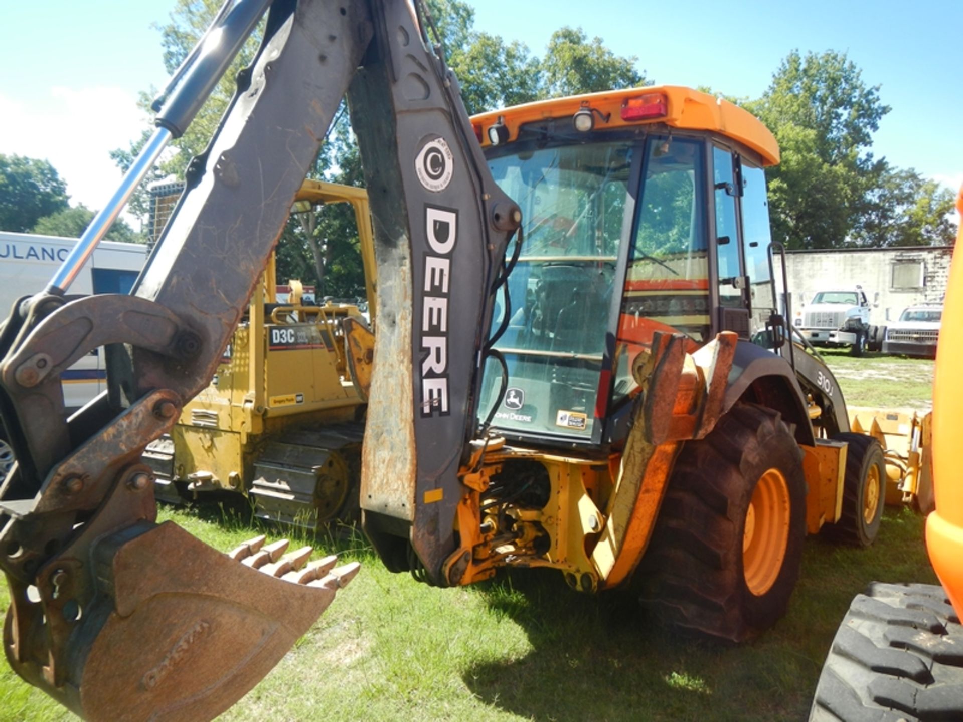 DEERE 310J 4WD backhoe/loader, 4-1 front bucket, Xtendahoe, cab - 8,147 hrs. - SERIAL: - Image 3 of 8