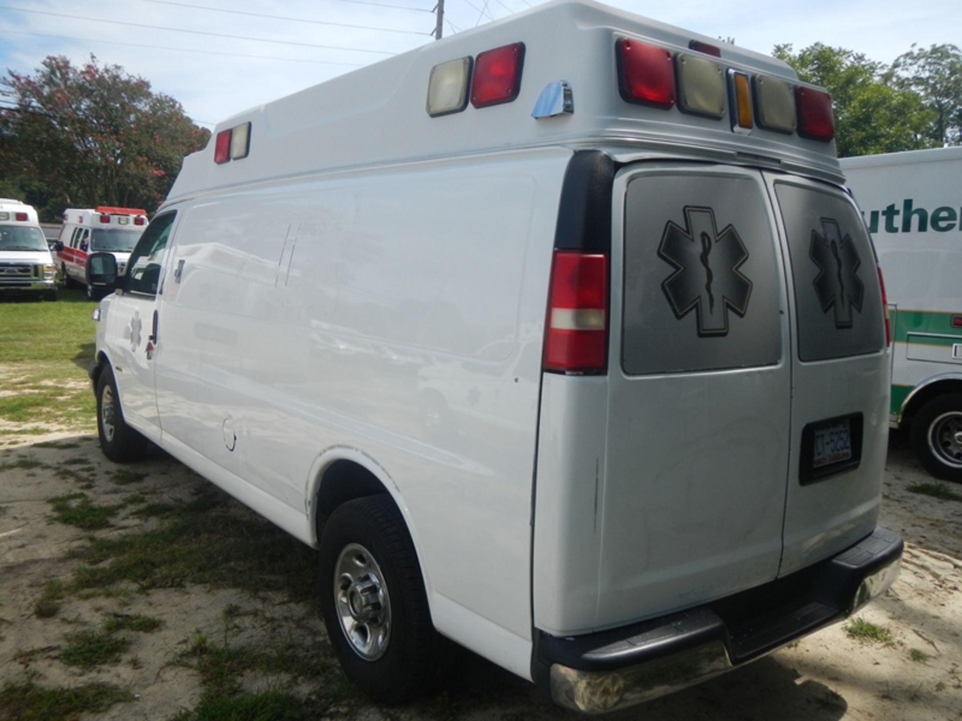 2009 CHEVROLET G-3500 Type II Ambulance 206,920 miles - 1GBHG396491168372 - Image 4 of 6