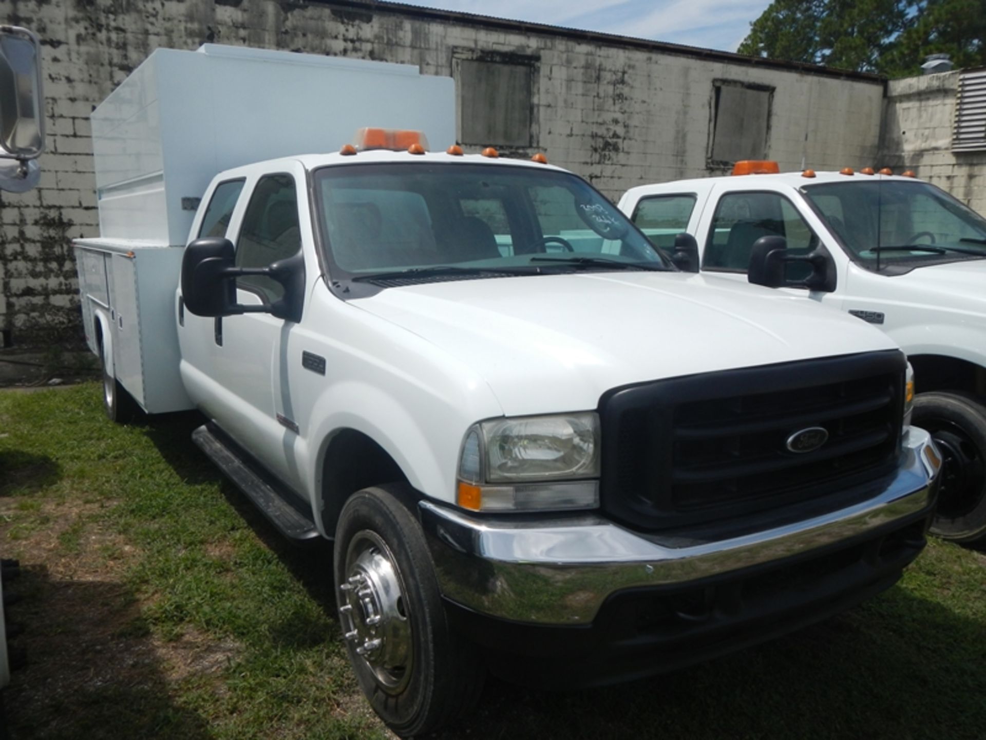 2003 FORD F550 crew cab, covered utility body, diesel (rebuilt 25K ago) - 266,663 miles - 1FDAW56P33 - Image 2 of 7