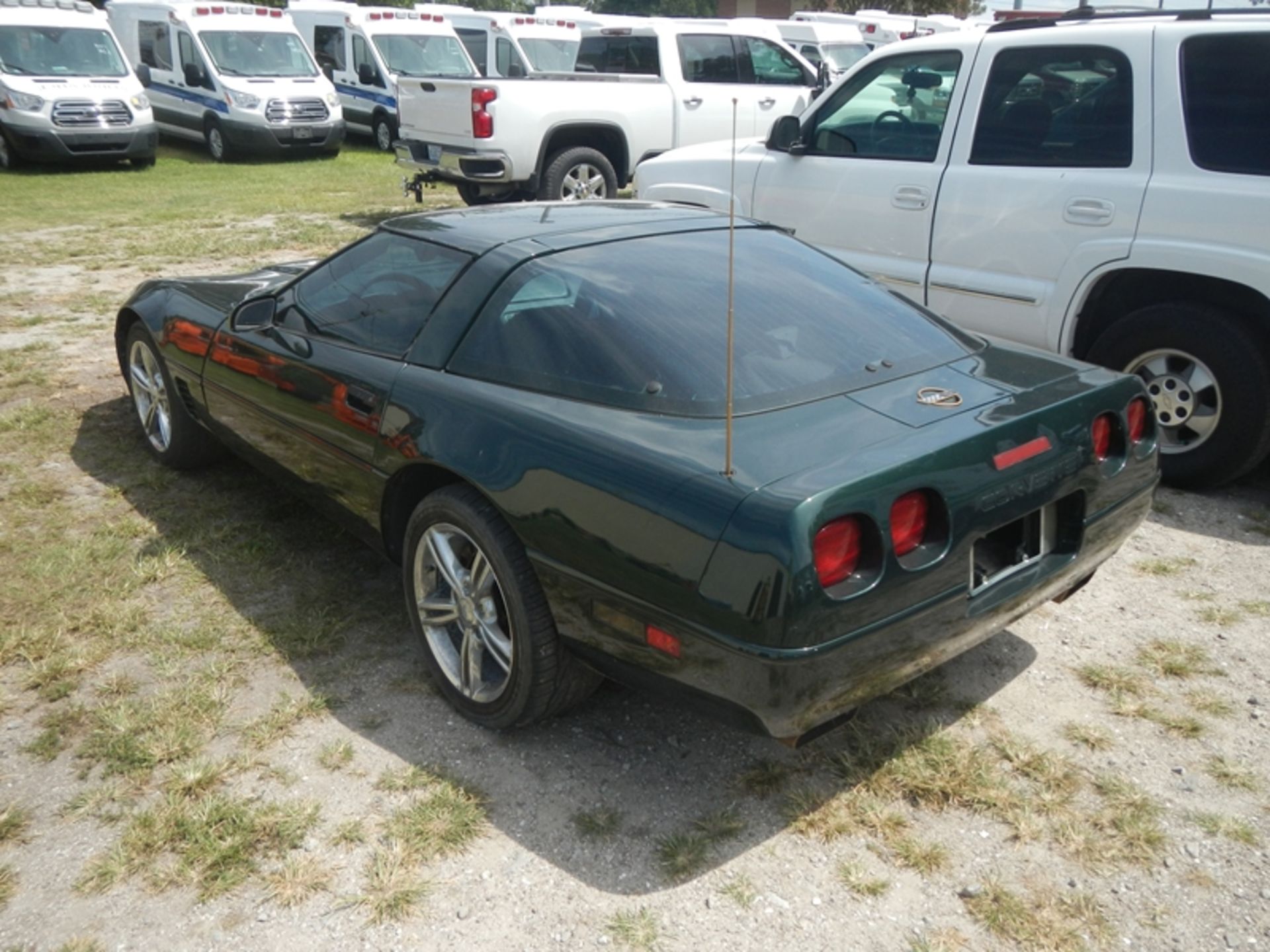 1996 CHEVROLET Corvette, removeable t-top automatic - 86,000 miles showing - 1G1YY22P4T5101074 - Image 4 of 5