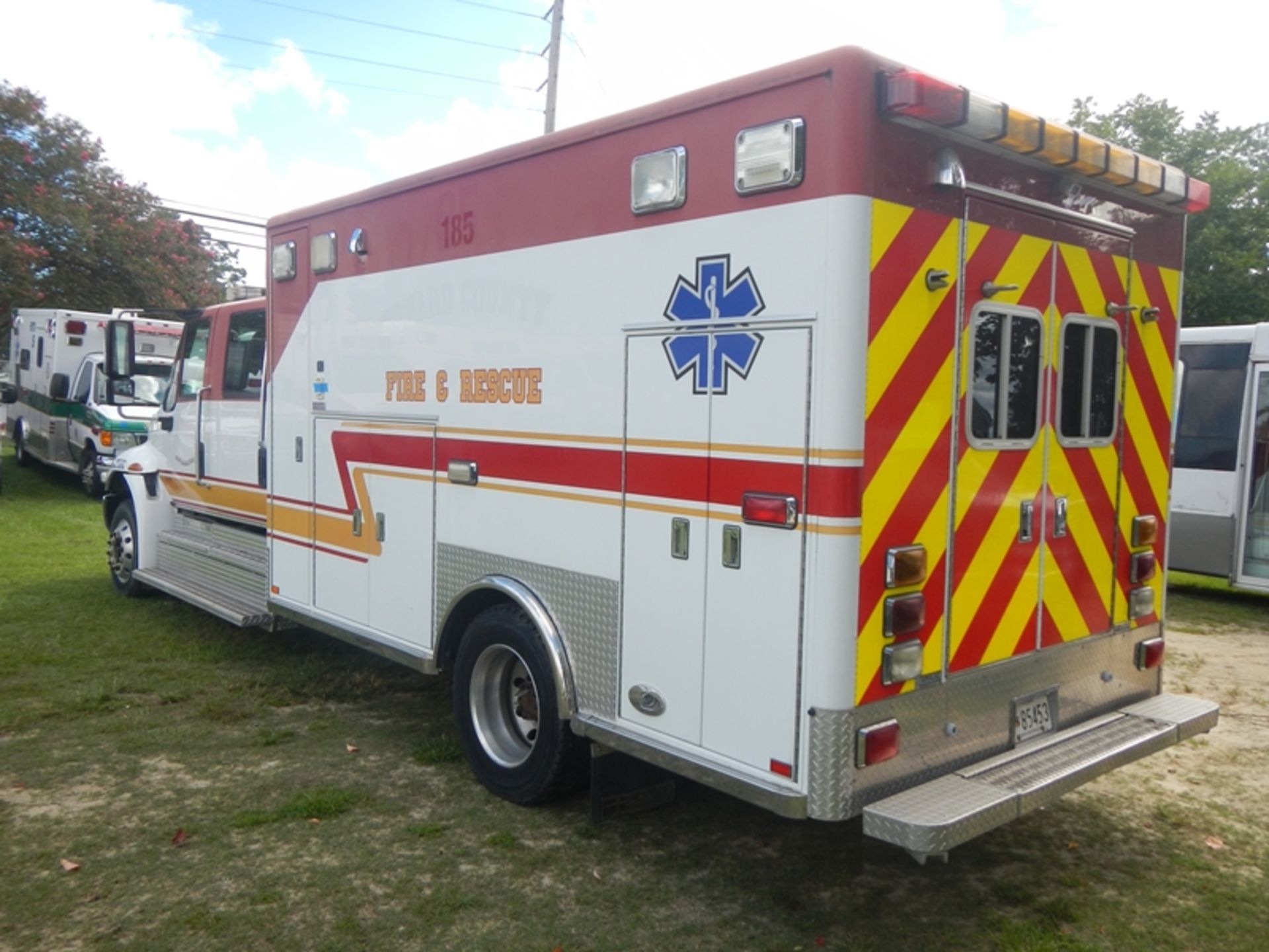 2008 INTERNATIONAL 4300 crew cab Medium Duty Amb Horton body, Maxxforce diesel - 151,292 miles - - Image 4 of 7