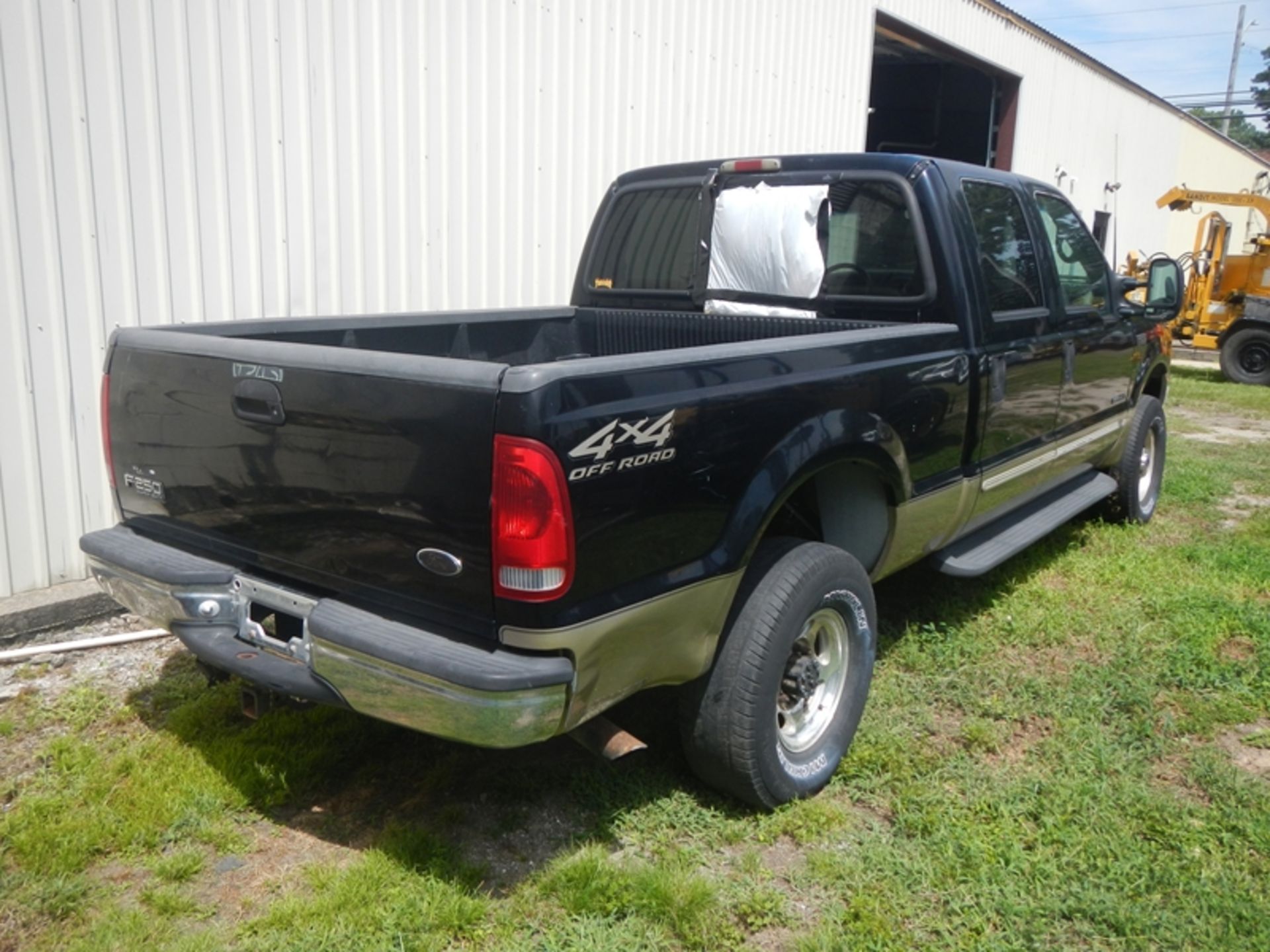 2000 FORD F250 4WD, crew cab, 7.3 diesel, 217,651 miles - 1FTNW21F1YED31218 - Image 3 of 6