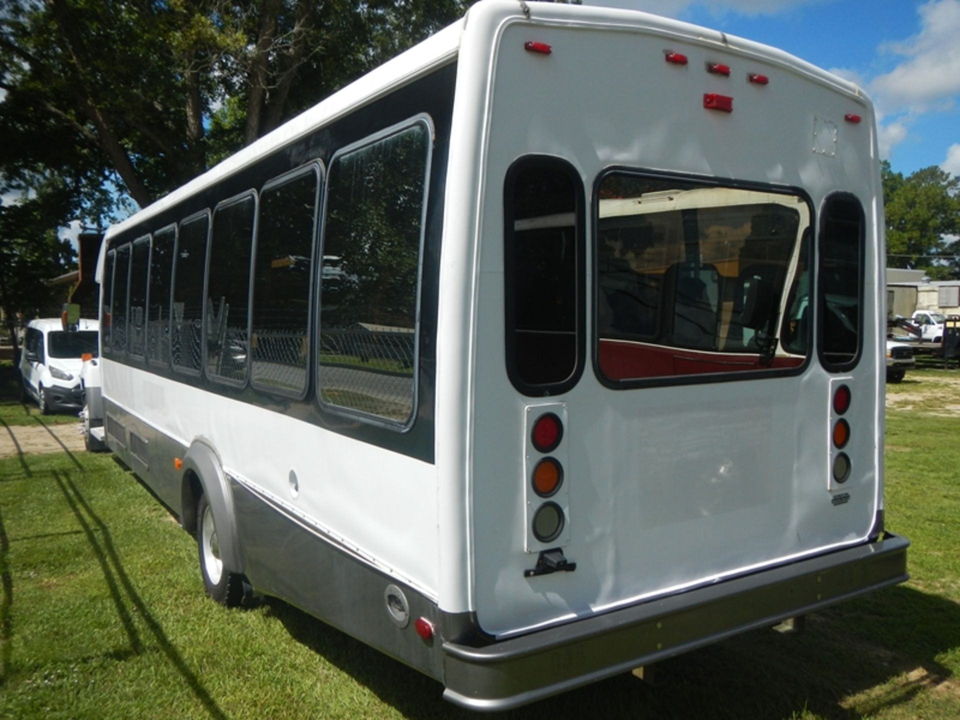 2006 CHEVROLET C5500 40 passenger bus Duramax auto trans - 162,073 miles - VIN: 1GBG5V1256F428122 - Image 4 of 7