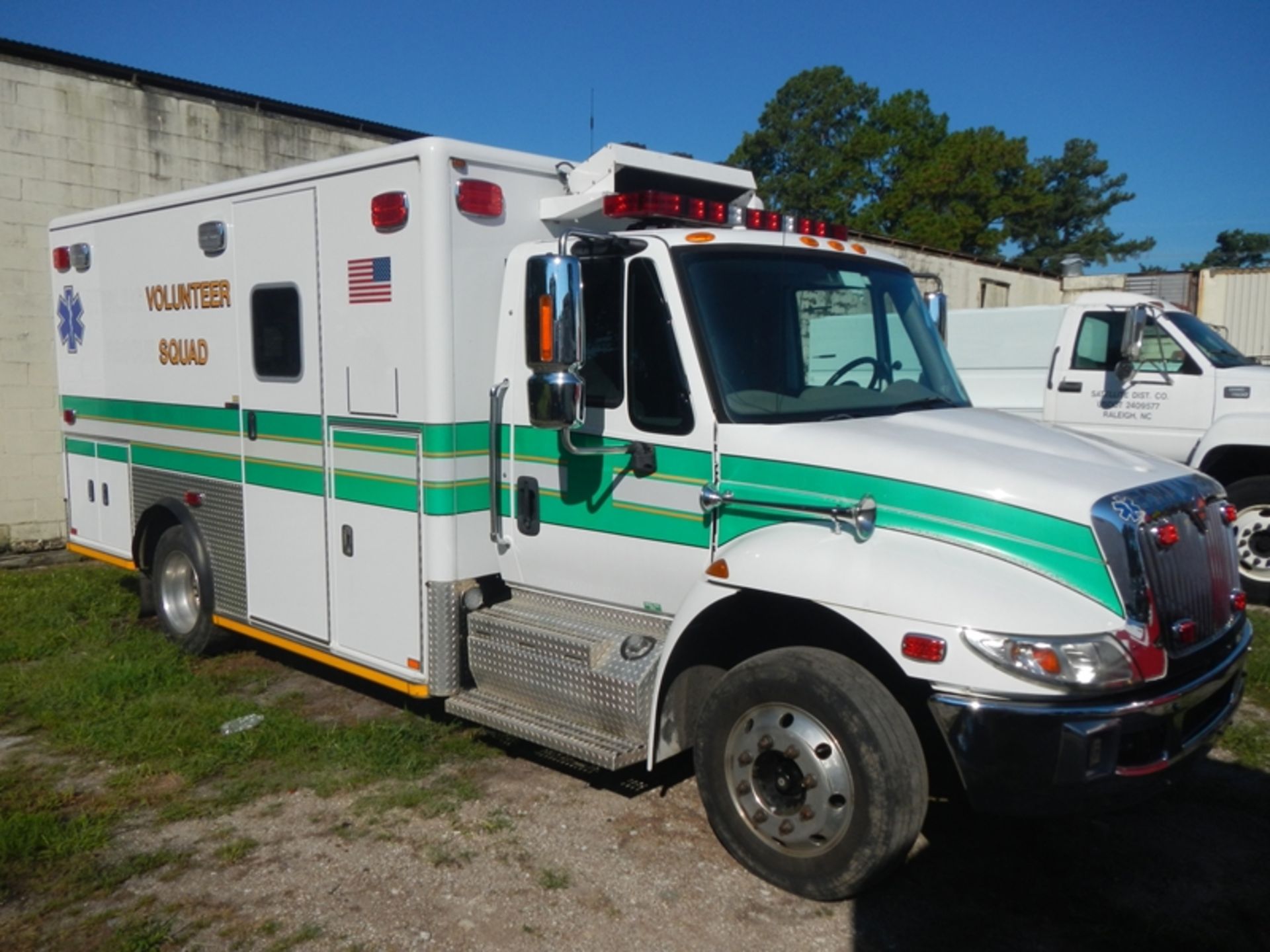 2015 INTERNATIONAL 4000 Medium Duty ambulance 75,000 miles - 1HTMYSKM9FH525657 - Image 2 of 6