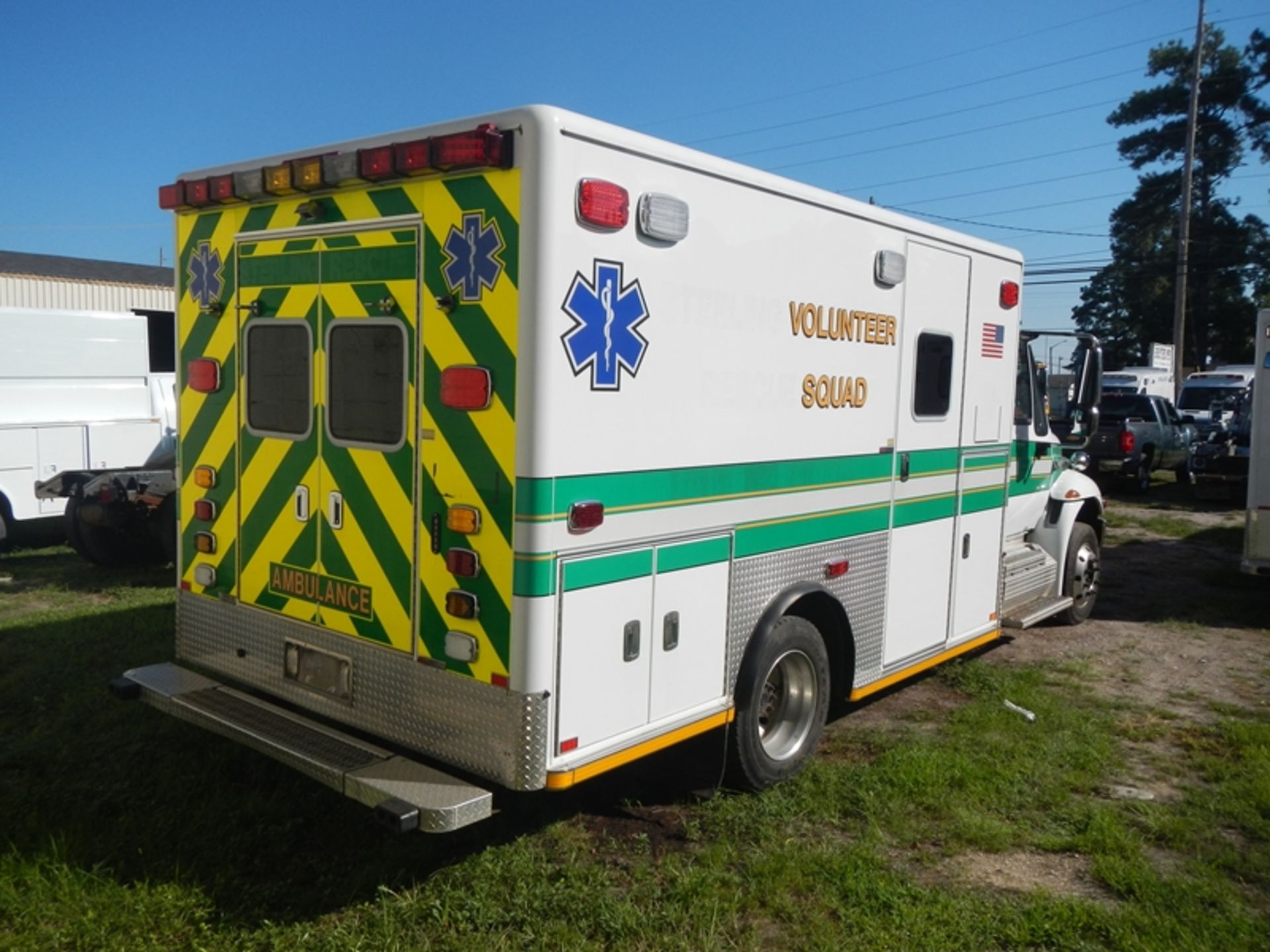 2015 INTERNATIONAL 4000 Medium Duty ambulance 75,000 miles - 1HTMYSKM9FH525657 - Image 3 of 6