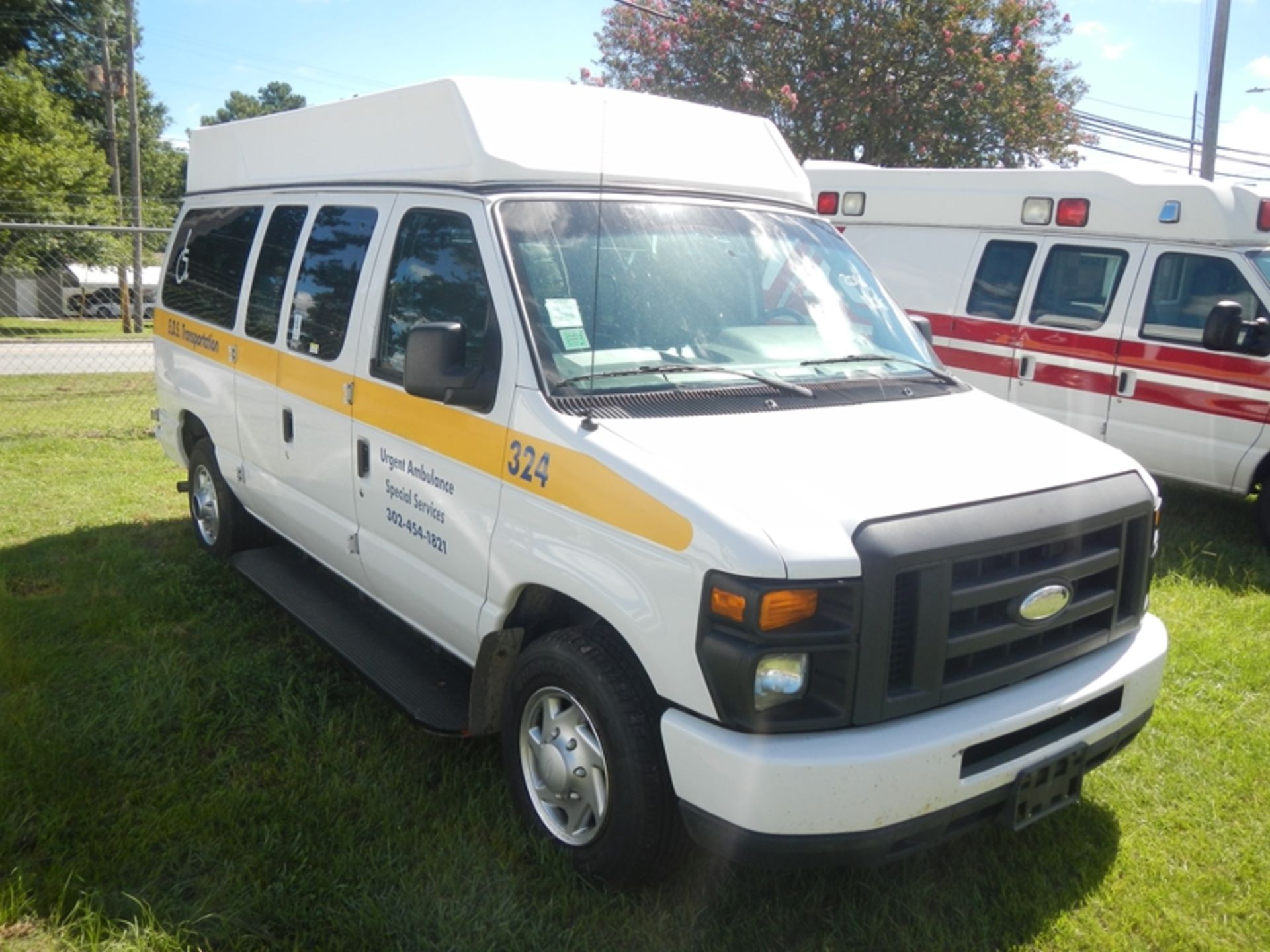 2014 FORD E-150 wheelchair van, gas 190,838 miles - VIN: 1FTNE1EW7EDA97515 - Image 2 of 7