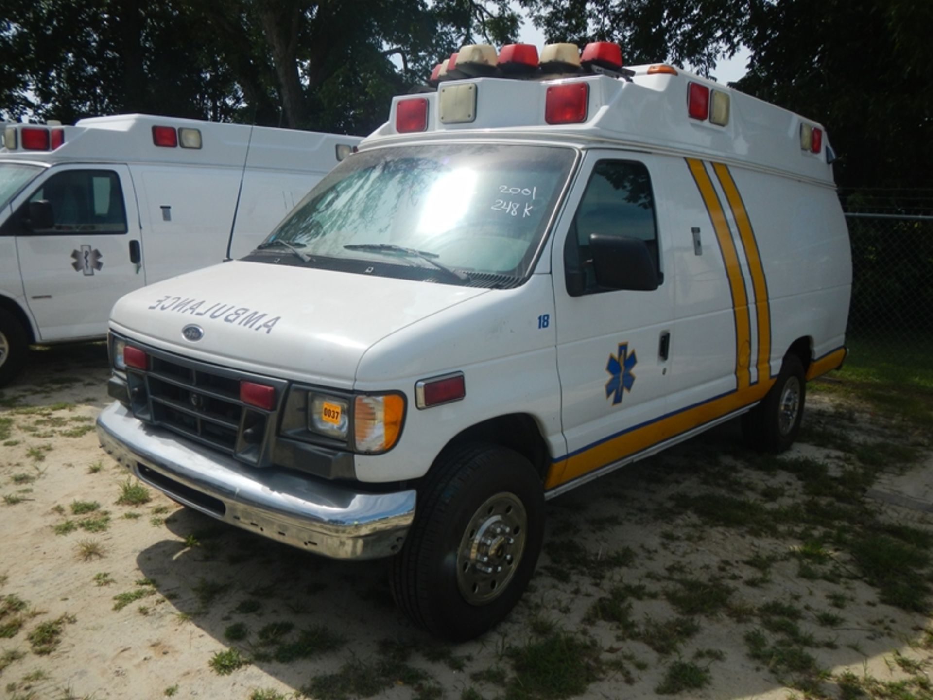 2001 FORD E-350 Super Duty Type II Ambulance, 7.3 diesel - 248,021 miles - 1FDSS34F51HA84186