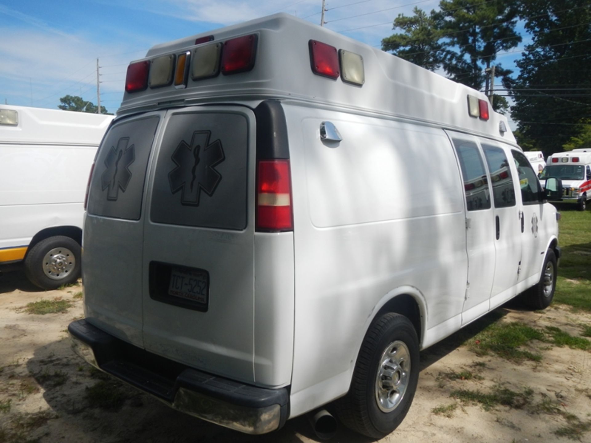 2009 CHEVROLET G-3500 Type II Ambulance 206,920 miles - 1GBHG396491168372 - Image 3 of 6