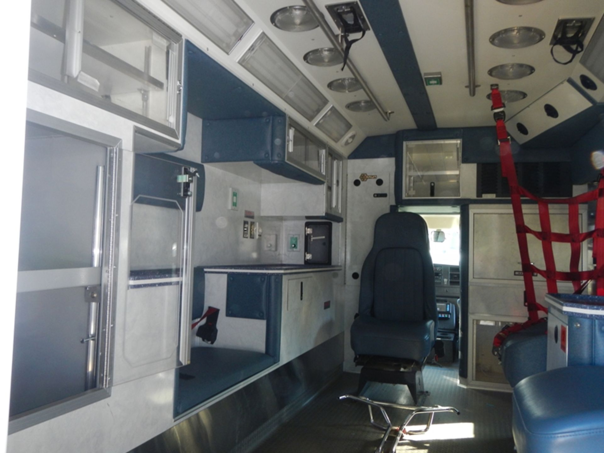 2010 CHEVROLET G-4500 Type III Ambulance dsl 1GB9G5B61A1133108 - Image 6 of 6