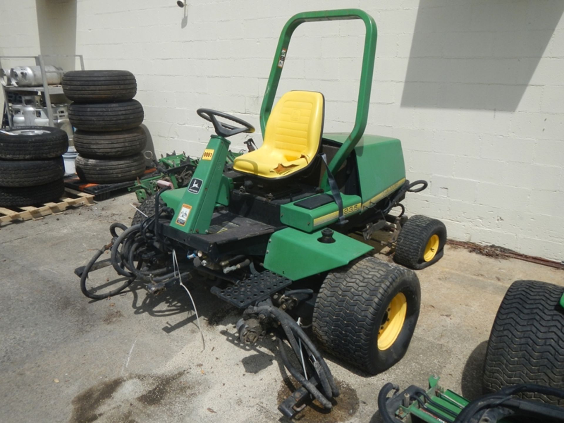 JD 3225 108" reel mower Yanmar dsl Machine cranks and runs but has hydraulic leaks where reels are r