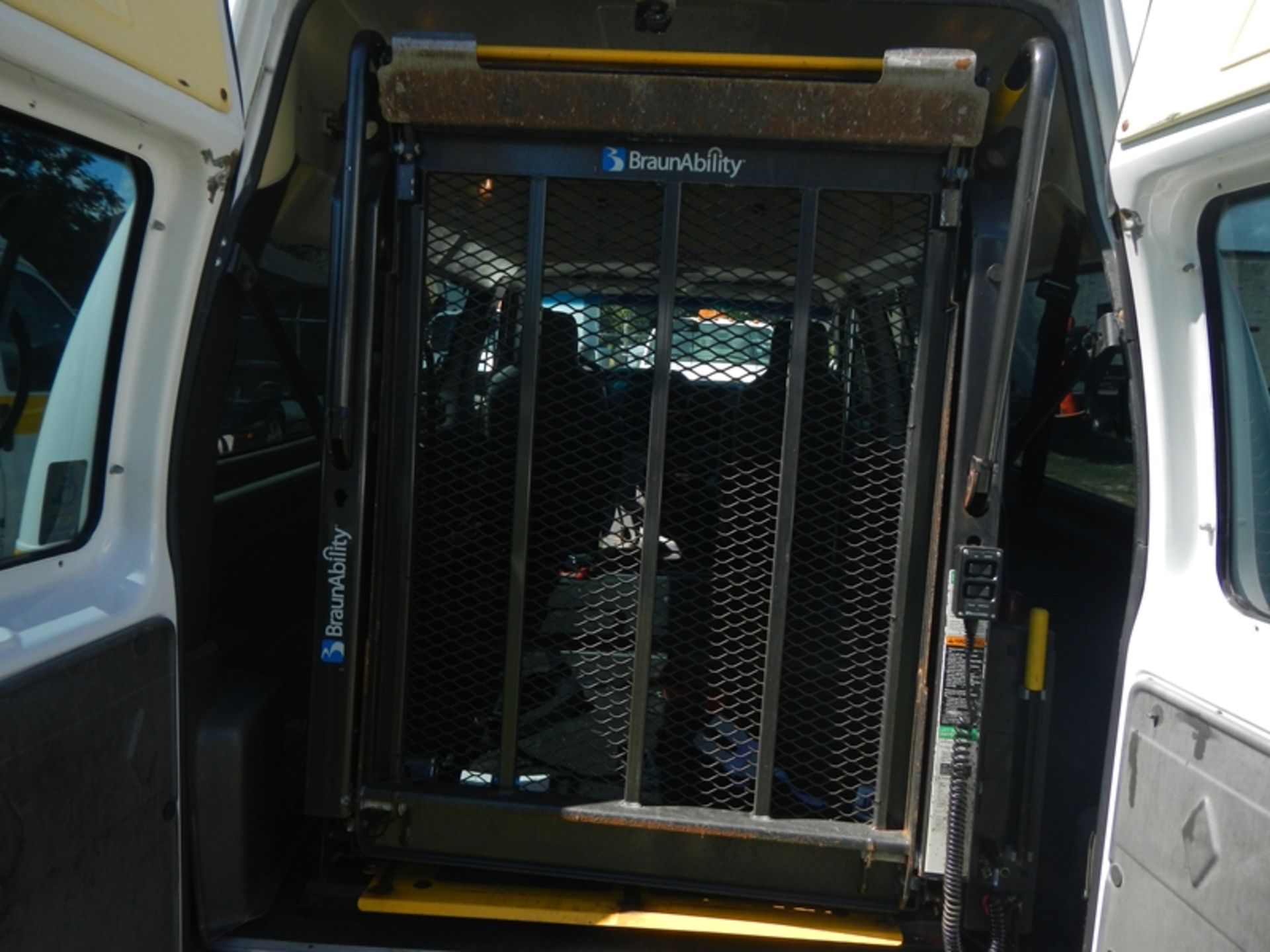2014 FORD E-150 wheelchair van, gas 182,328 miles - VIN: 1FTNE1EW5EDA97514 - Image 6 of 7