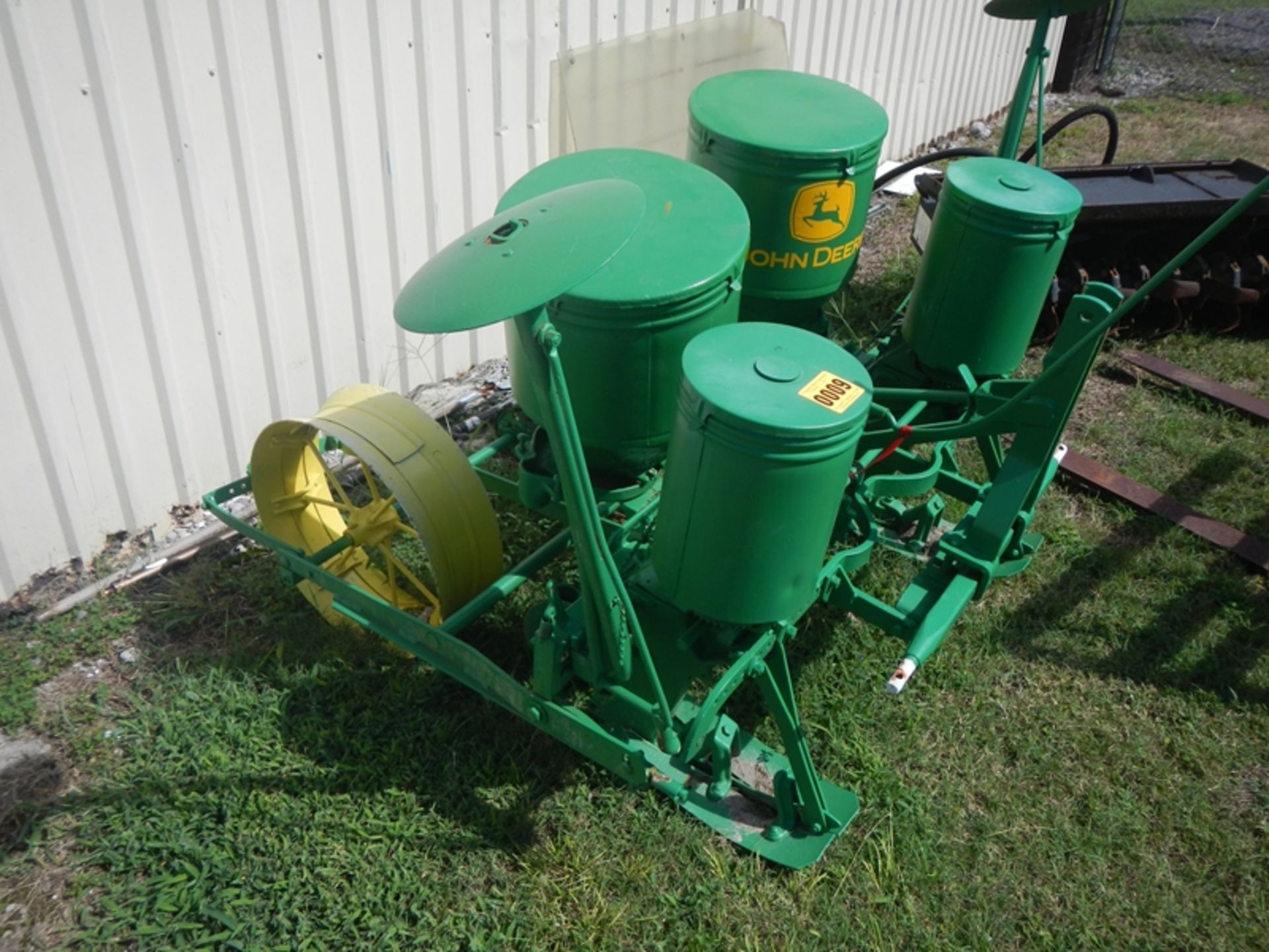 JD 2 row planter - Image 3 of 3