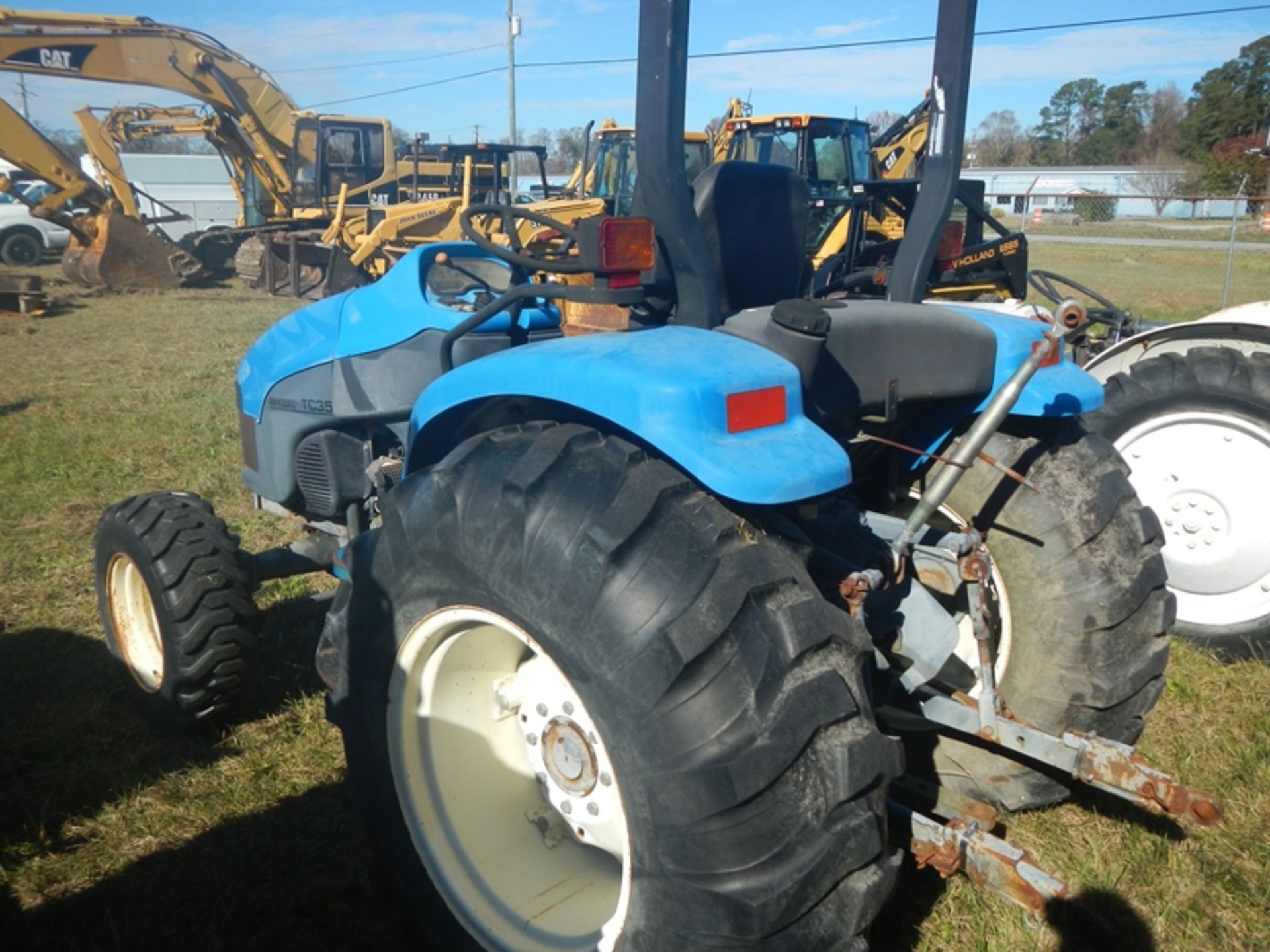 New Holland TC35 utility tractor - 4wd - Image 2 of 5