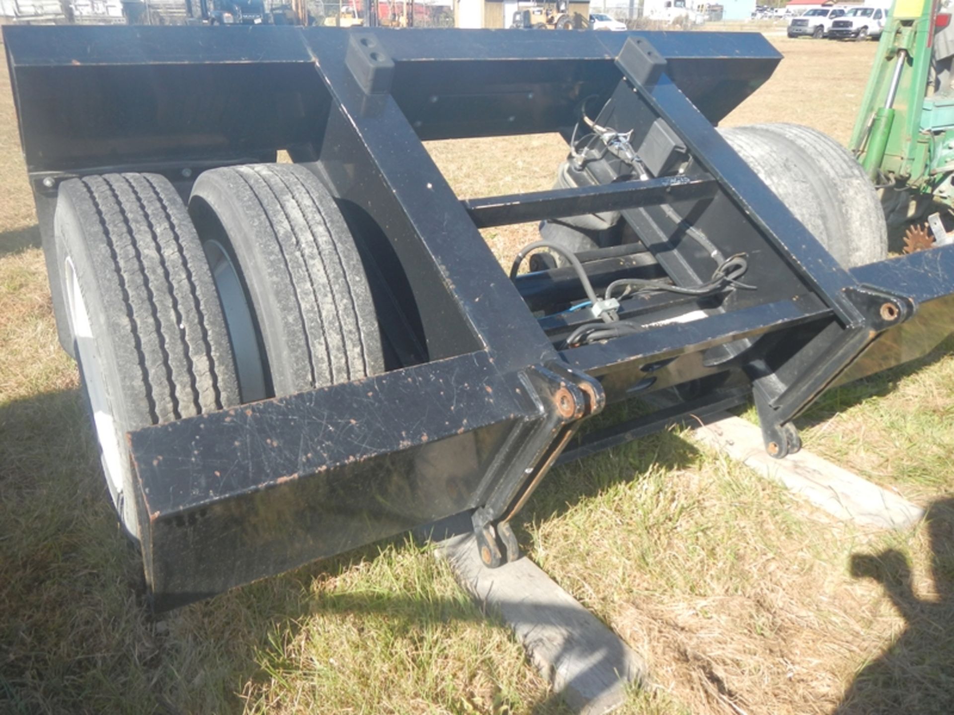 KAUFMAN TRAILERS complere fold away rear axle unit taken off when new. Tag Axle - 26,000 lb - Image 2 of 4