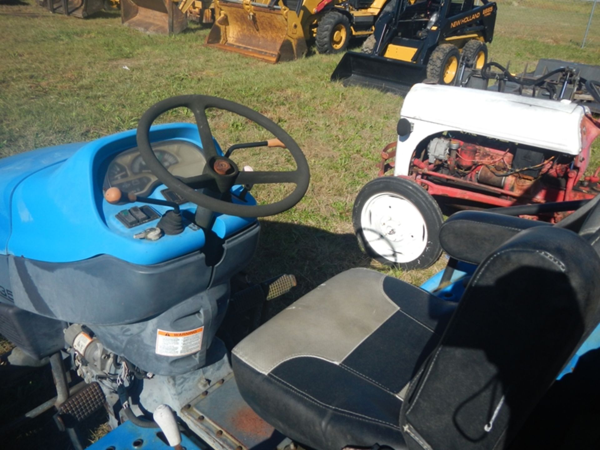 New Holland TC35 utility tractor - 4wd - Image 3 of 5