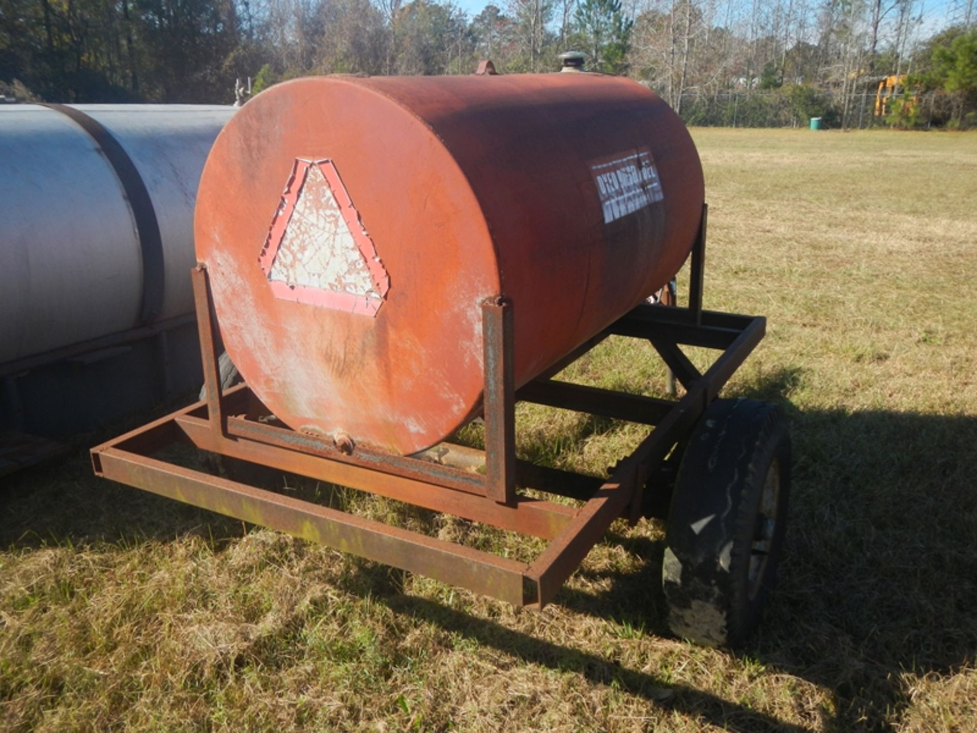 280 gallon fuel tank on trailer - (NO TITLE) - Image 2 of 2