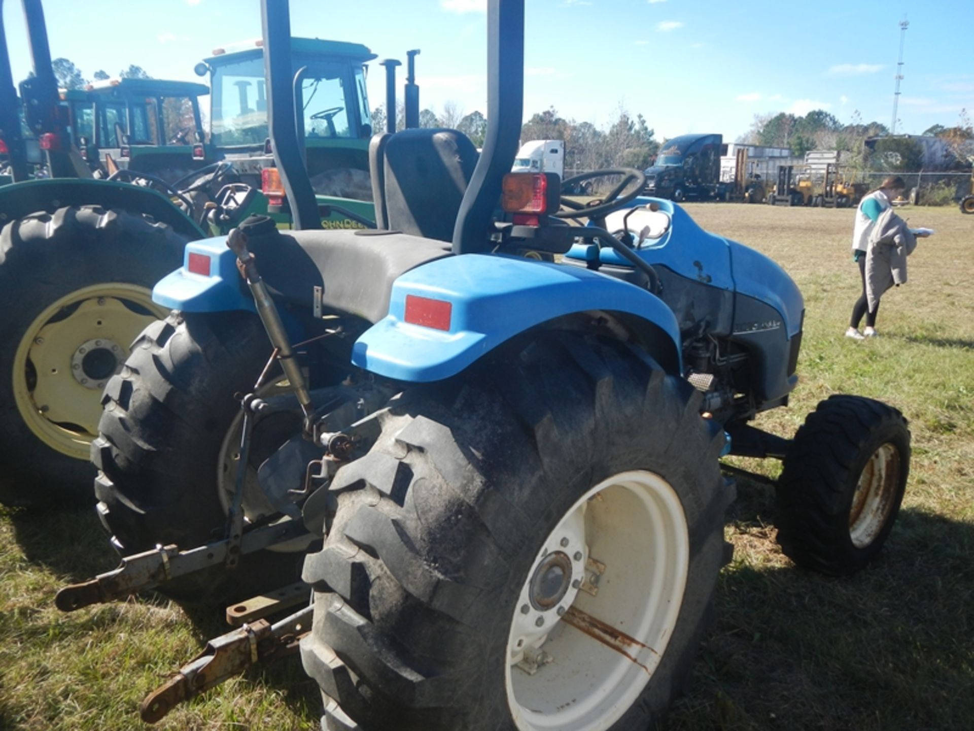 New Holland TC35 utility tractor - 4wd - Image 4 of 5
