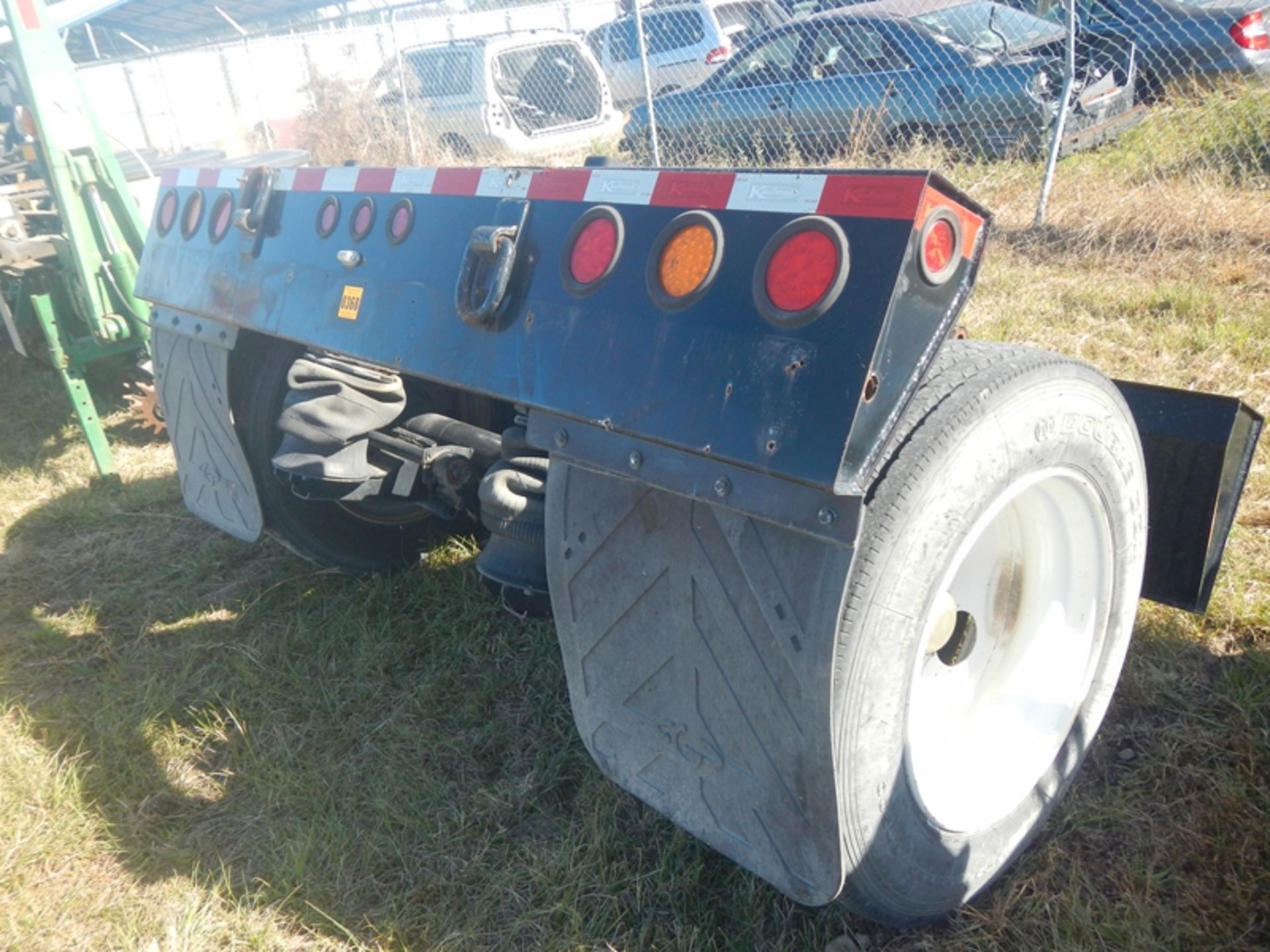 KAUFMAN TRAILERS complere fold away rear axle unit taken off when new. Tag Axle - 26,000 lb