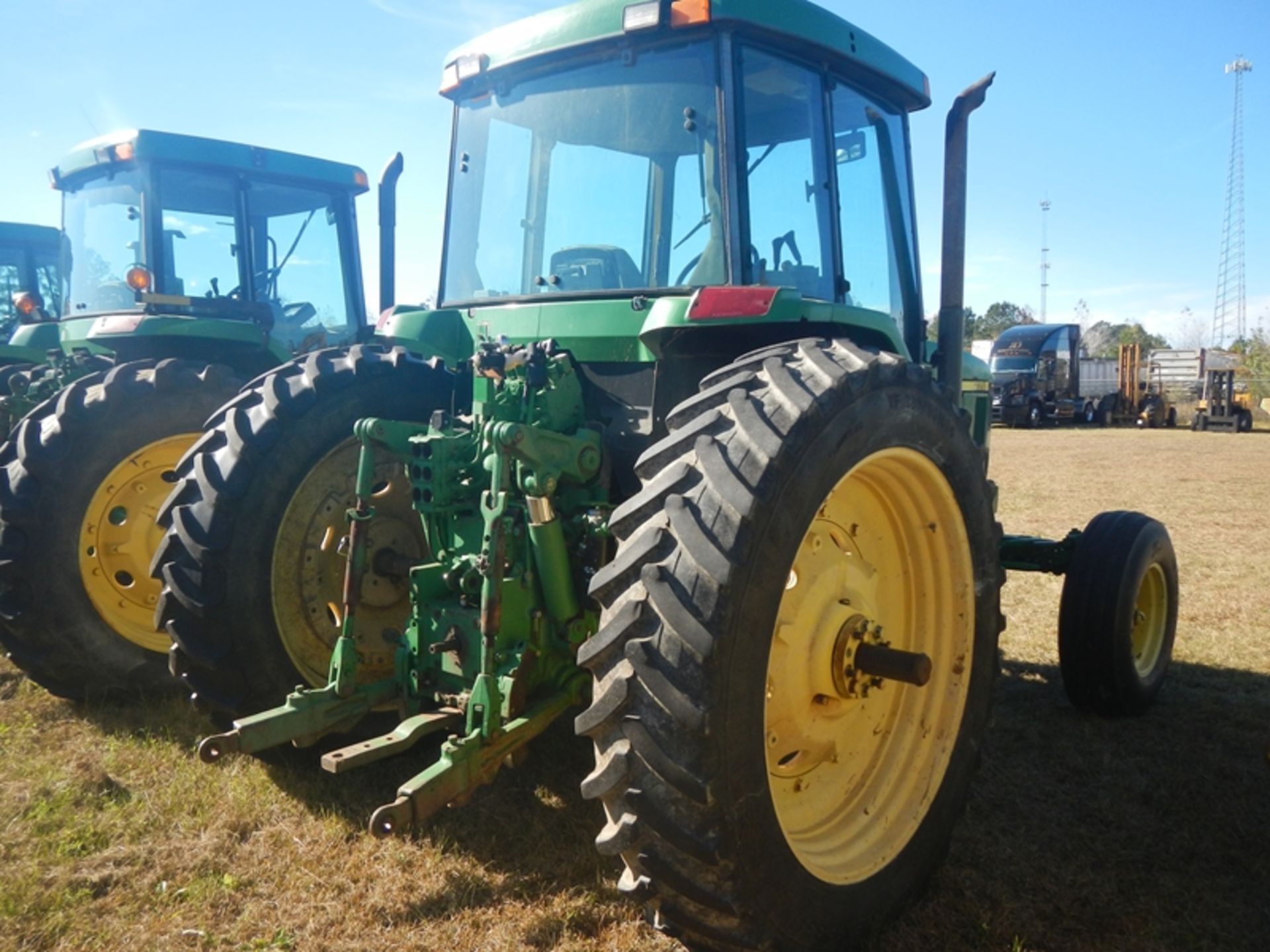 JD 7210 tractor - quad range, 8981 hrs - RW7210HO52737 - Image 4 of 6