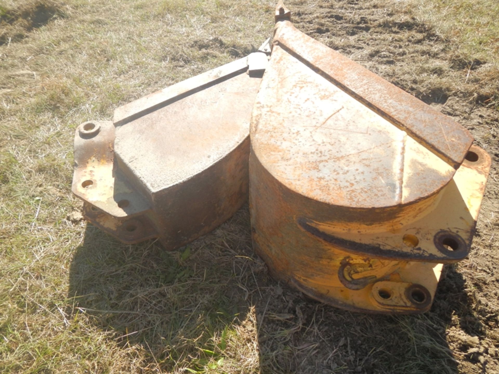 JD 310C backhoe with bucket and forks and 3 rear buckets - 5371 hrs showing - SERIAL: TO310CA743982 - Image 7 of 7