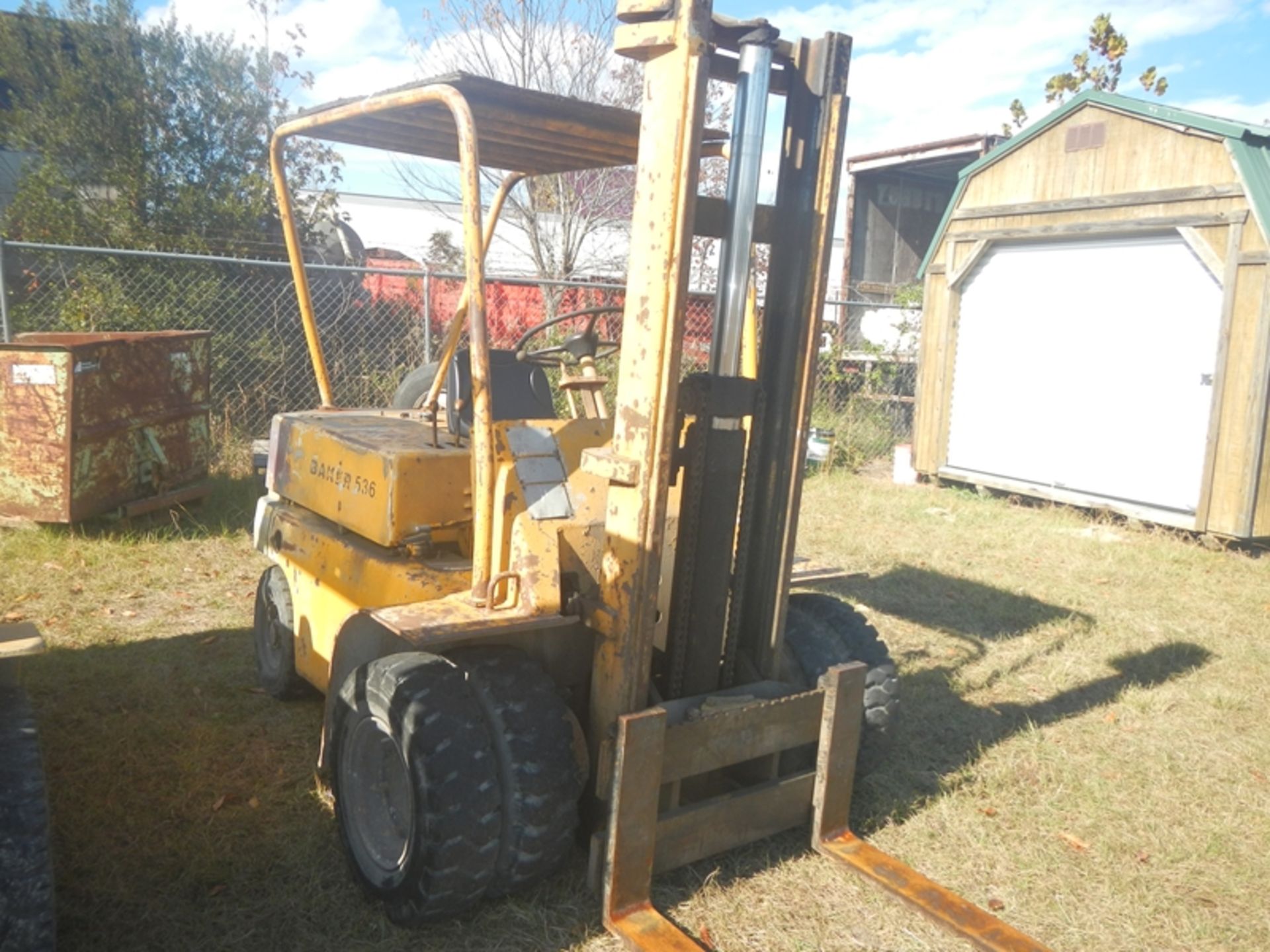 BAKER 4000 lb dual pneumatic tire forklift - Image 4 of 4