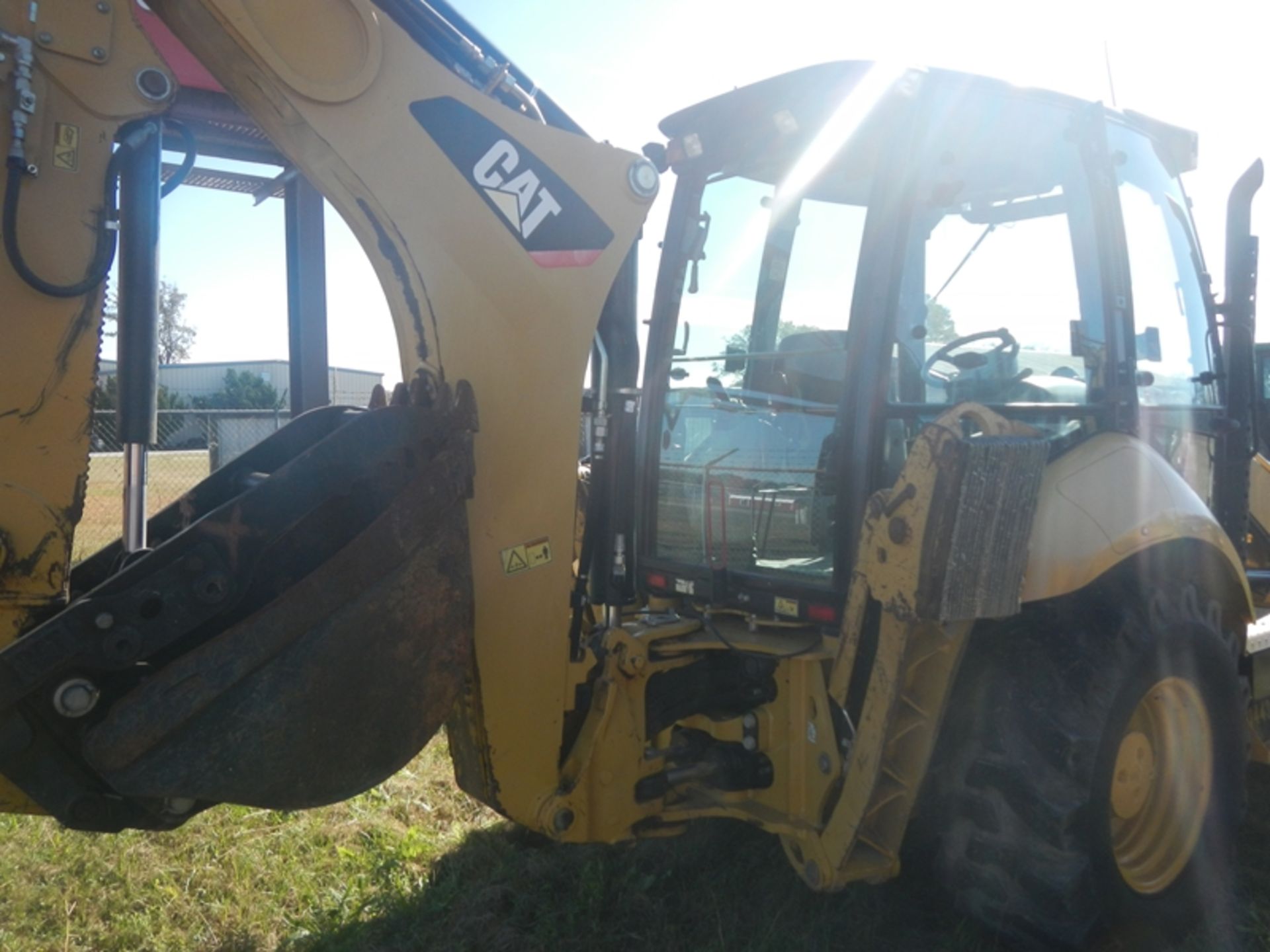 2012 CAT 420F backhoe/loader with cab, 4WD, cab, extendahoe with thumb, 4in1 front bucket, with - Image 5 of 9