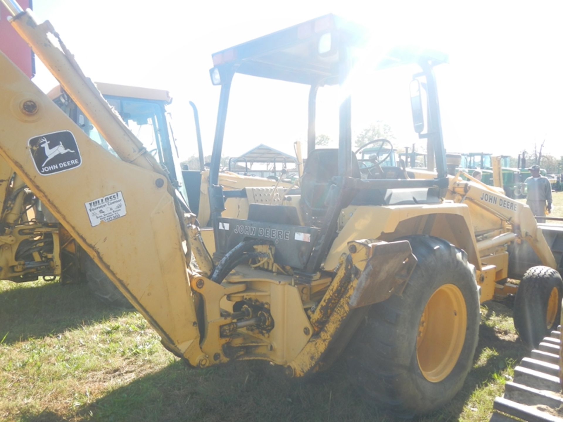 JD 310C backhoe with bucket and forks and 3 rear buckets - 5371 hrs showing - SERIAL: TO310CA743982 - Image 5 of 7