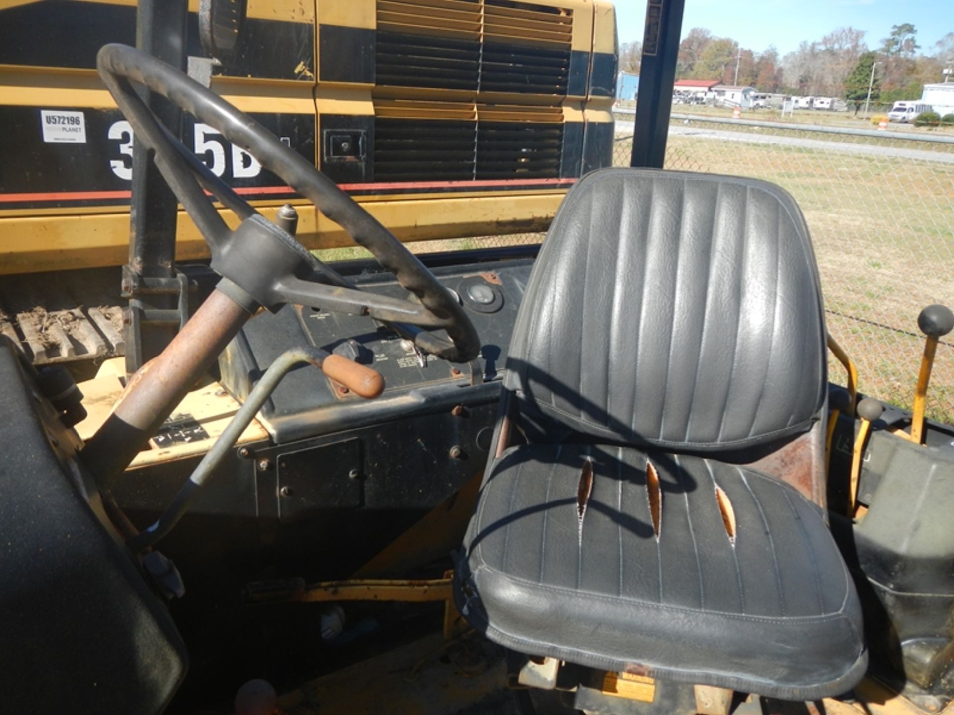 JD 310C backhoe with bucket and forks and 3 rear buckets - 5371 hrs showing - SERIAL: TO310CA743982 - Image 2 of 7