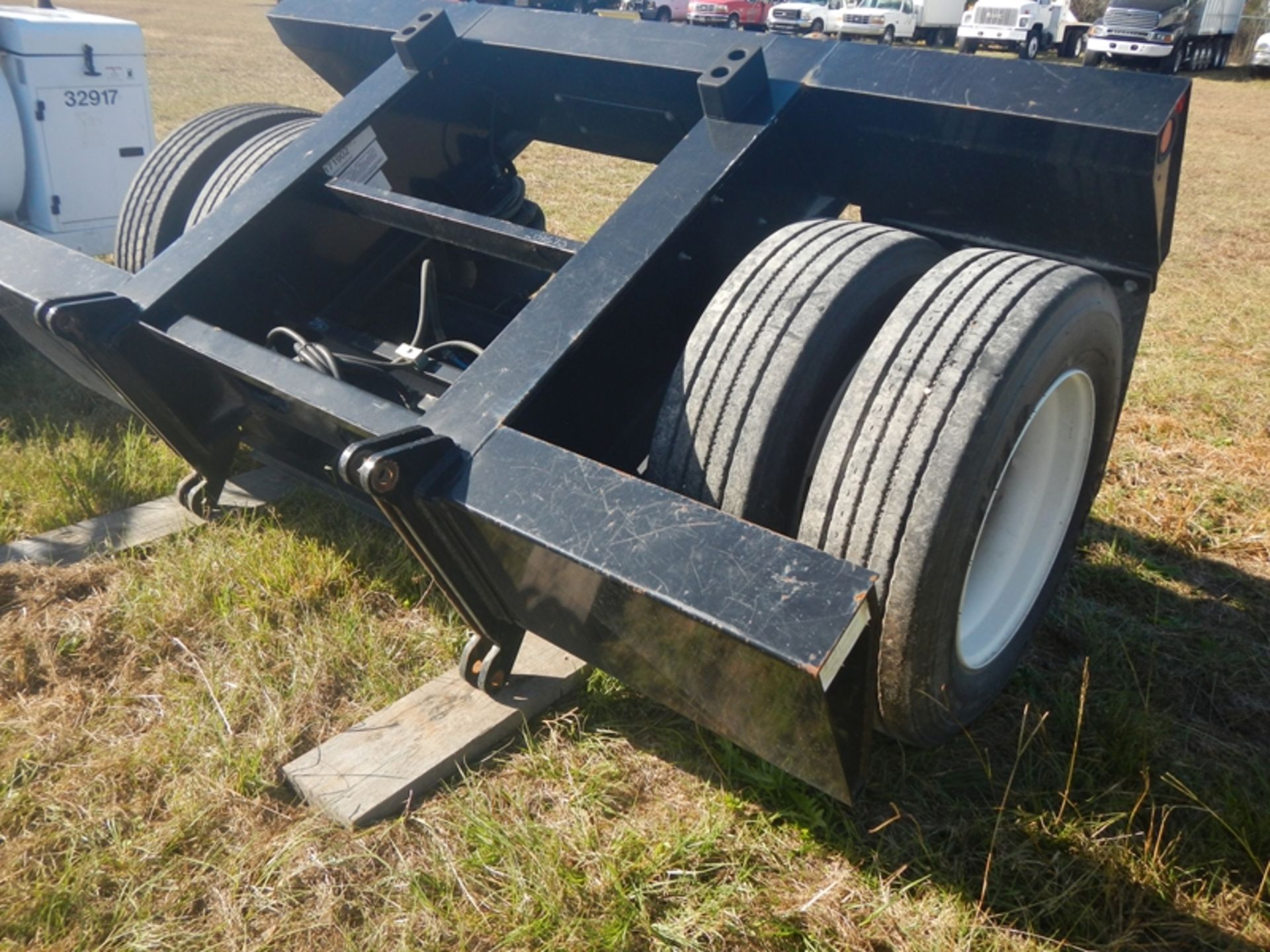 KAUFMAN TRAILERS complere fold away rear axle unit taken off when new. Tag Axle - 26,000 lb - Image 3 of 4