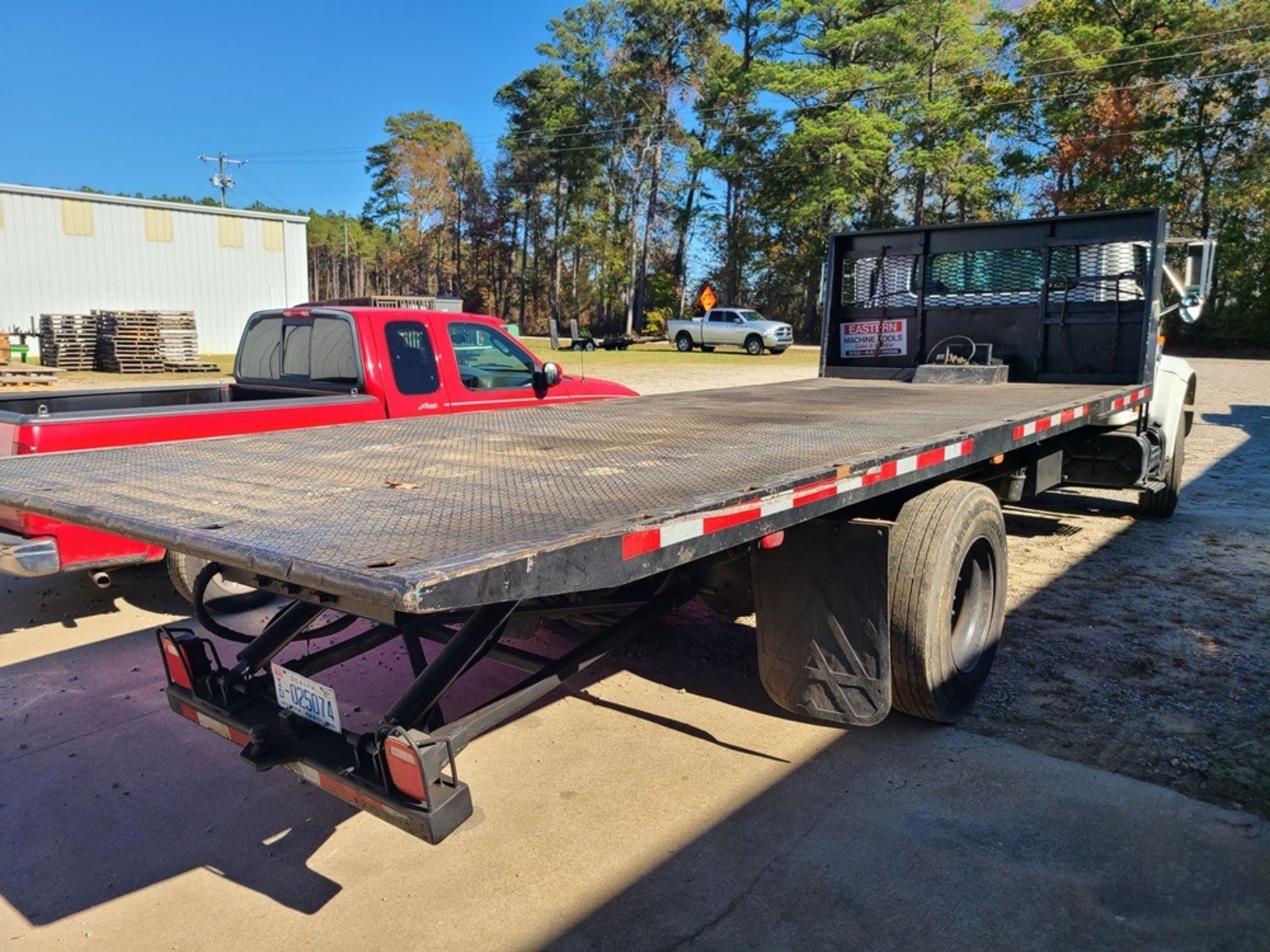 INTERNATIONAL 4900 rollback truck - DT466 engine, air brakes, 22' PTO body with winch - 245,250 - Image 3 of 5