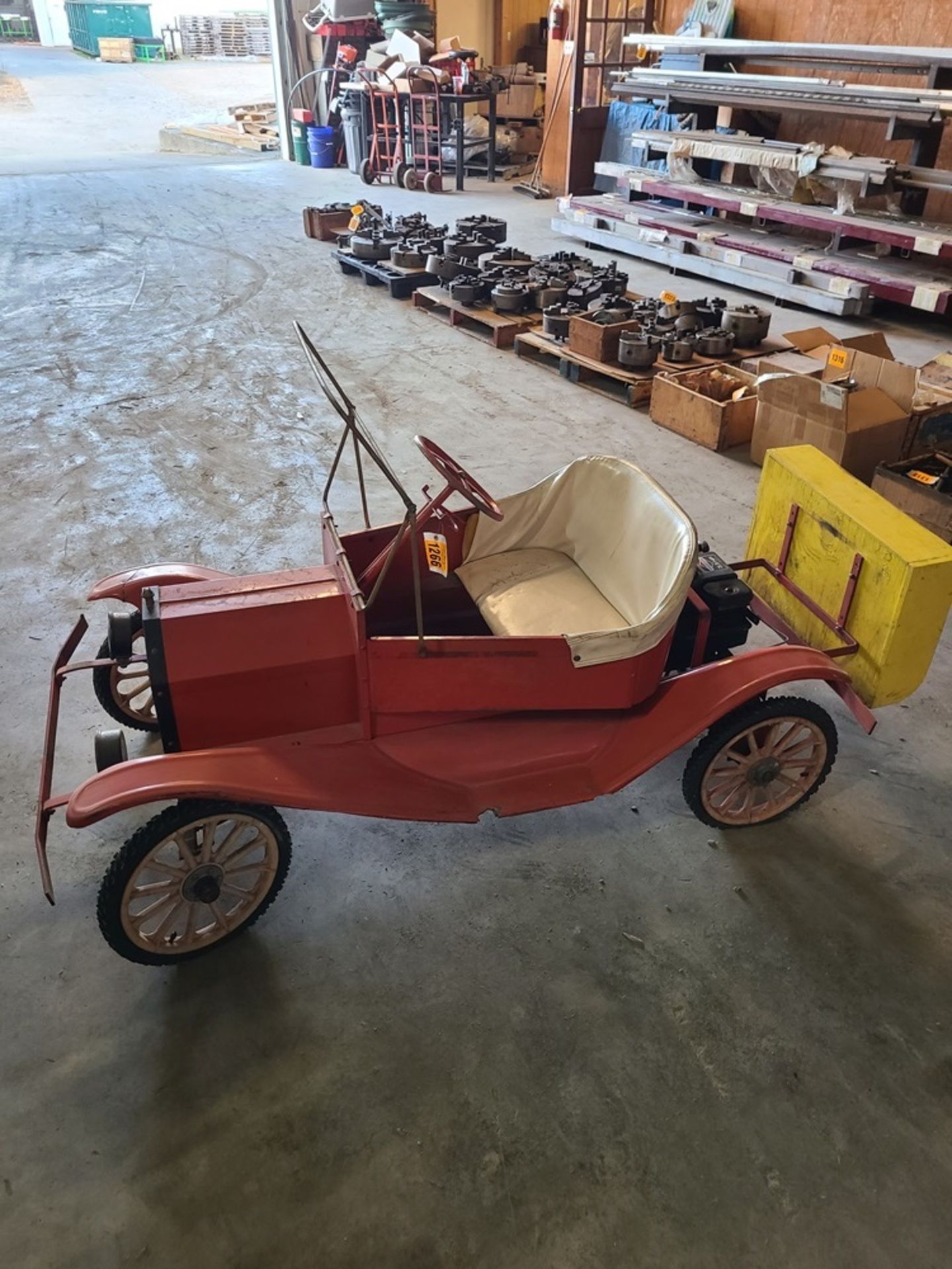 Mini go cart/parade truck - Briggs & Stratton engine, dump bed - Image 2 of 2