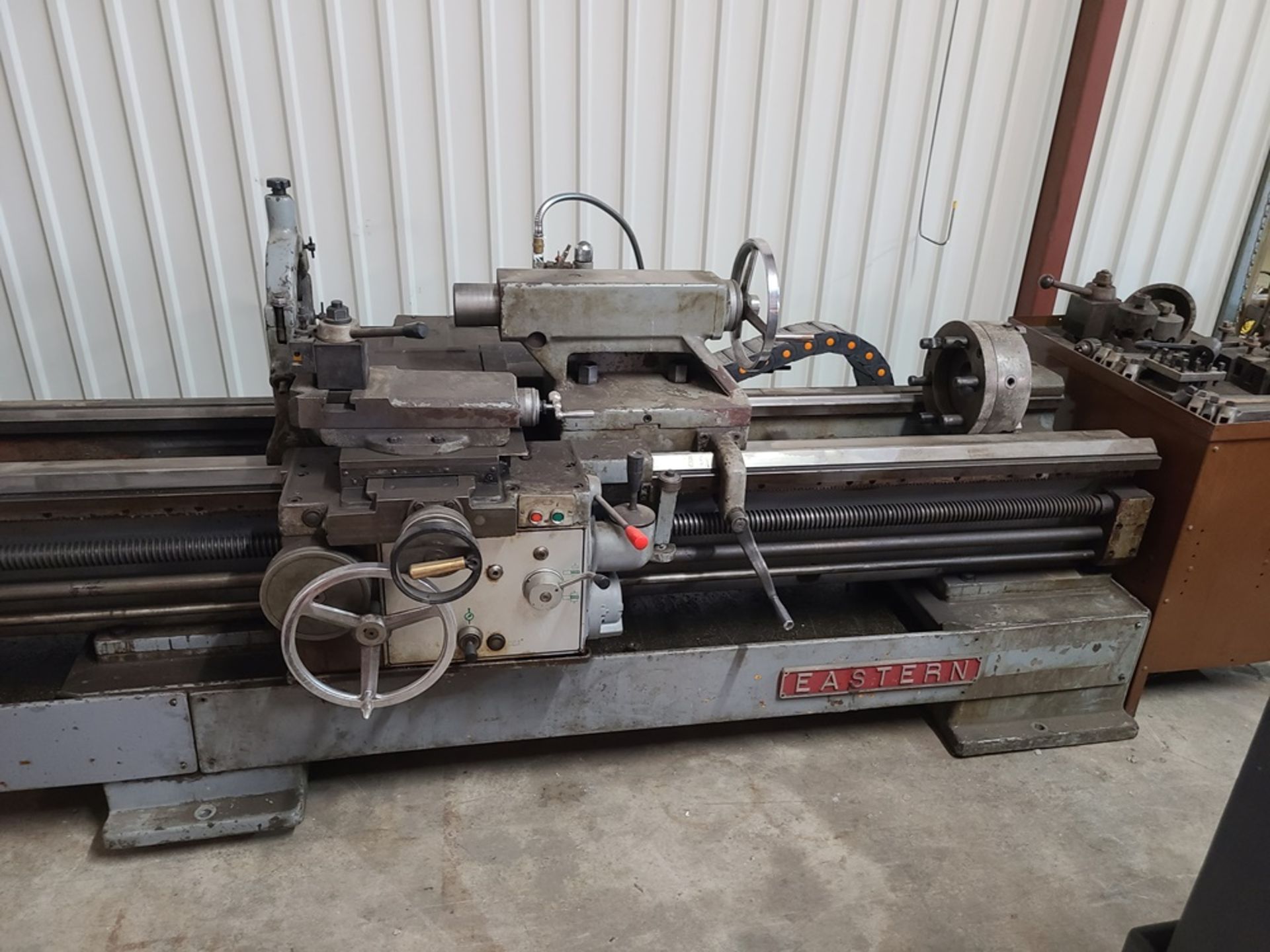 EASTERN TOOL horizontal lathe - MODEL DL26120 - 26" swing X 120" centers, 3 & 4 jaw chucks, taper - Image 3 of 6