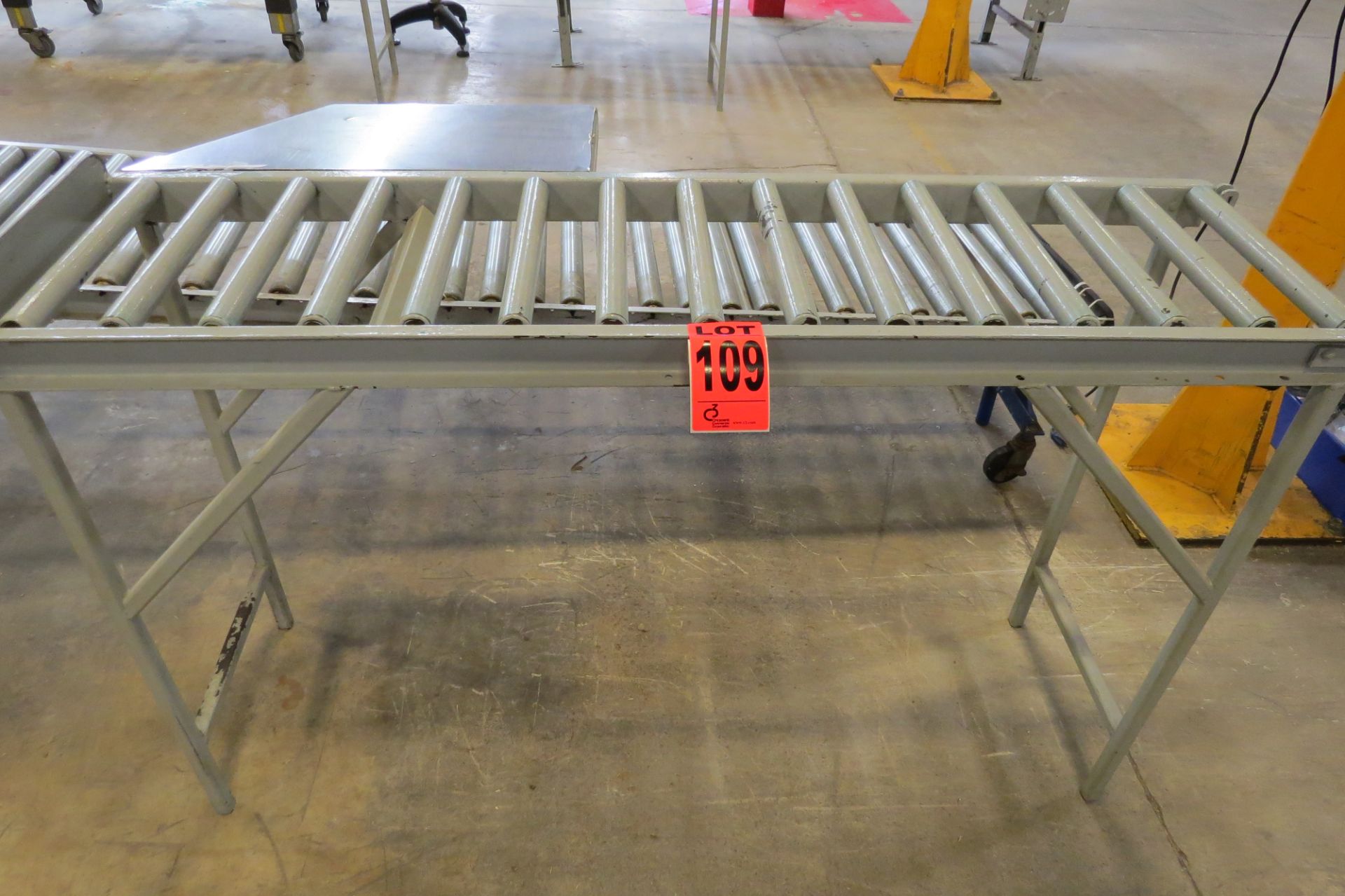 Manual roller conveyor 5' x 24"