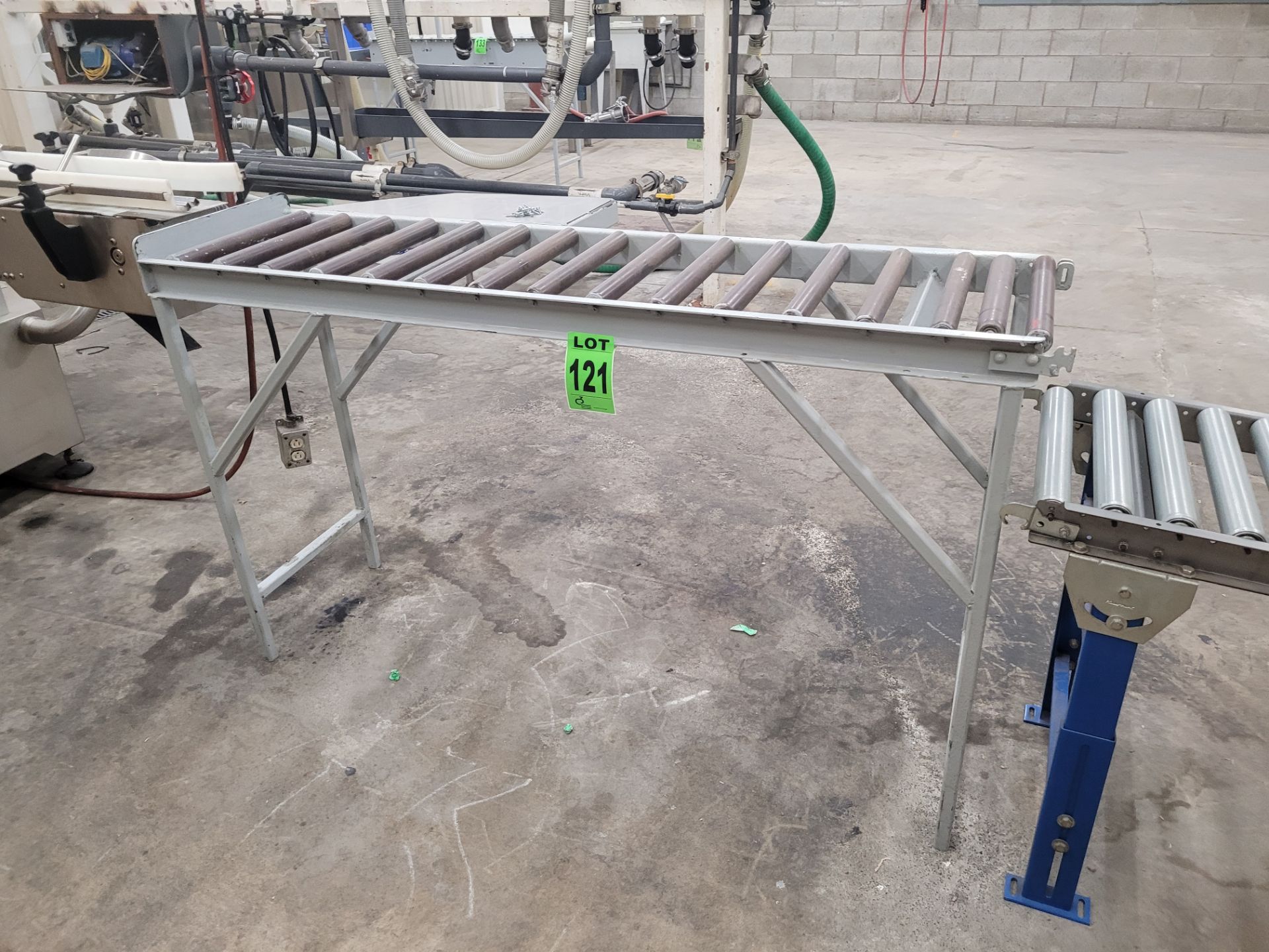 Manual roller conveyor 5' x 24"